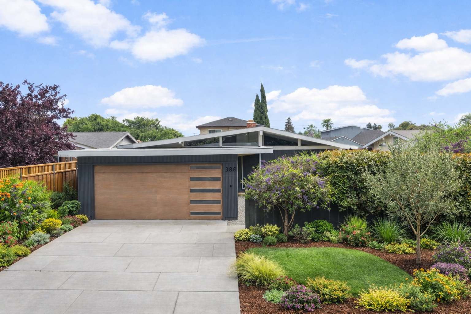 385 Cronin Avenue, Santa Clara: A Refined Expression of Mid-Century Modern Living in the Heart of Silicon Valley