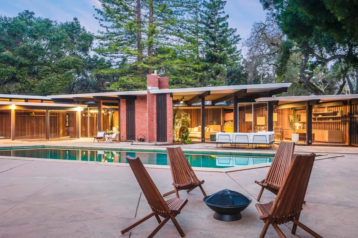 Joseph Eichler’s personal residence with a low roofline and garden at 19 Irving Avenue, Atherton