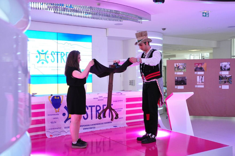 STRET19.jpg