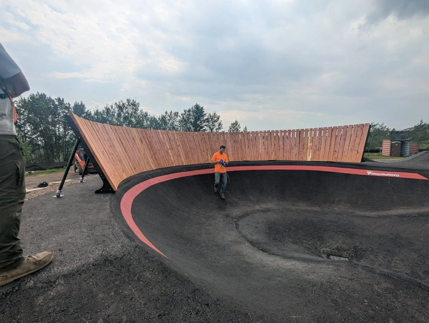 We popped up to @redhead_mtb_park with @americanrampcompany to do a skills park install and wall ride installs on a recently completed @velosolutions track.  What a bike park!! Here are some progress shots from the first few days.
#nomadtrailsdevelop