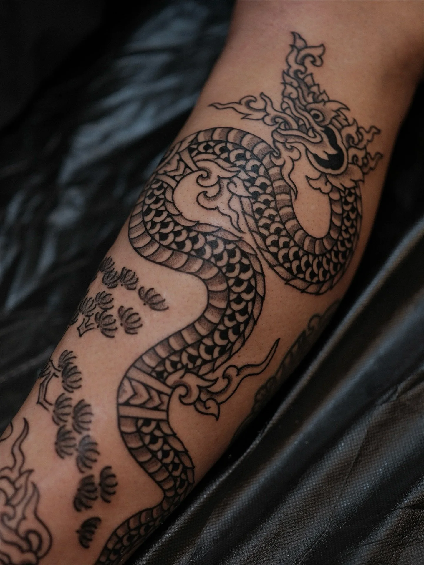 Khmer Naga and a root over rock Bonsai as part of a patchwork leg sleeve for Matt. Thanks Matt! 
@chapeltattoo