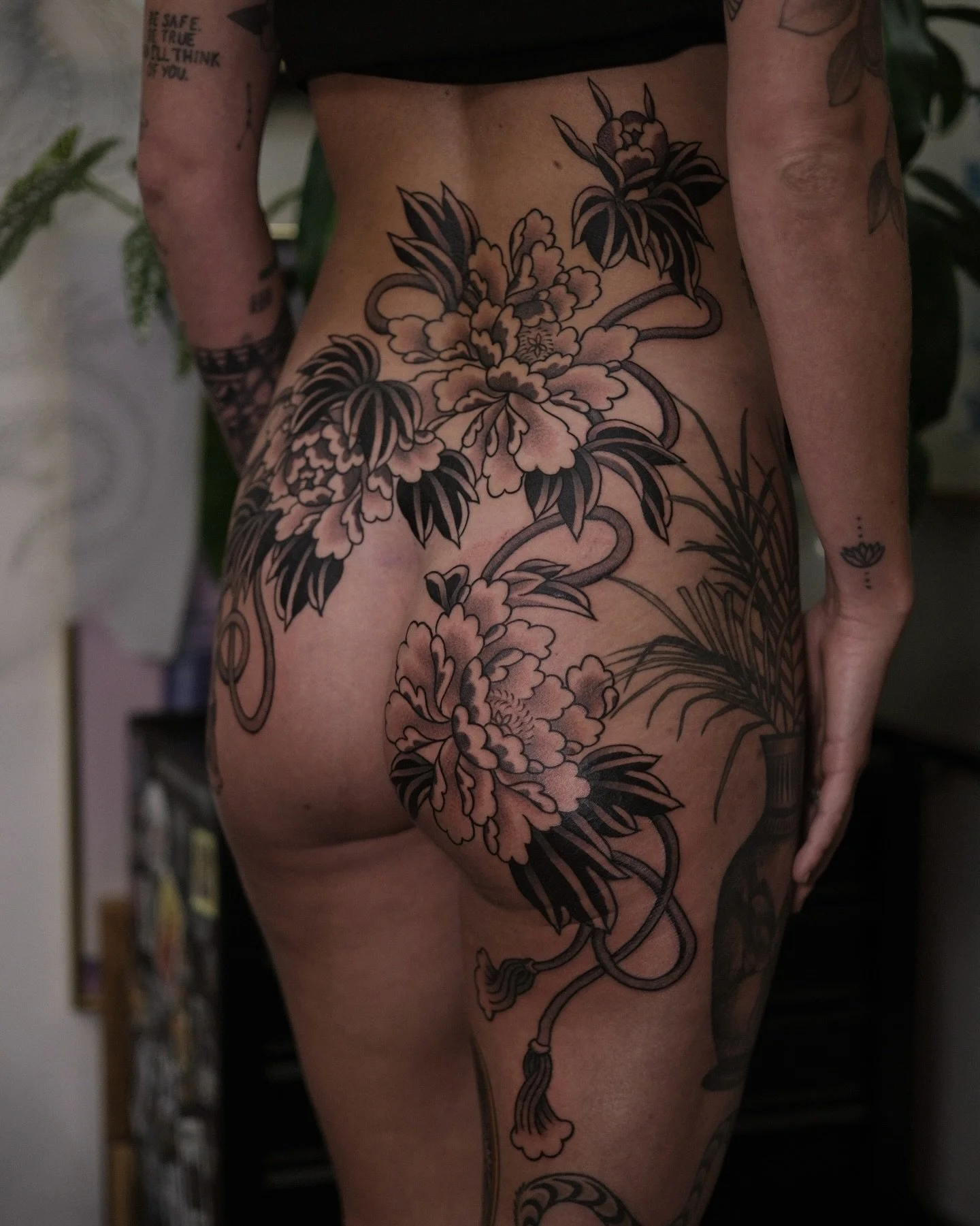 Stoked with the placement and composition of these peonies :) Thanks for the trust Georgia! 
Made @chapeltattoo