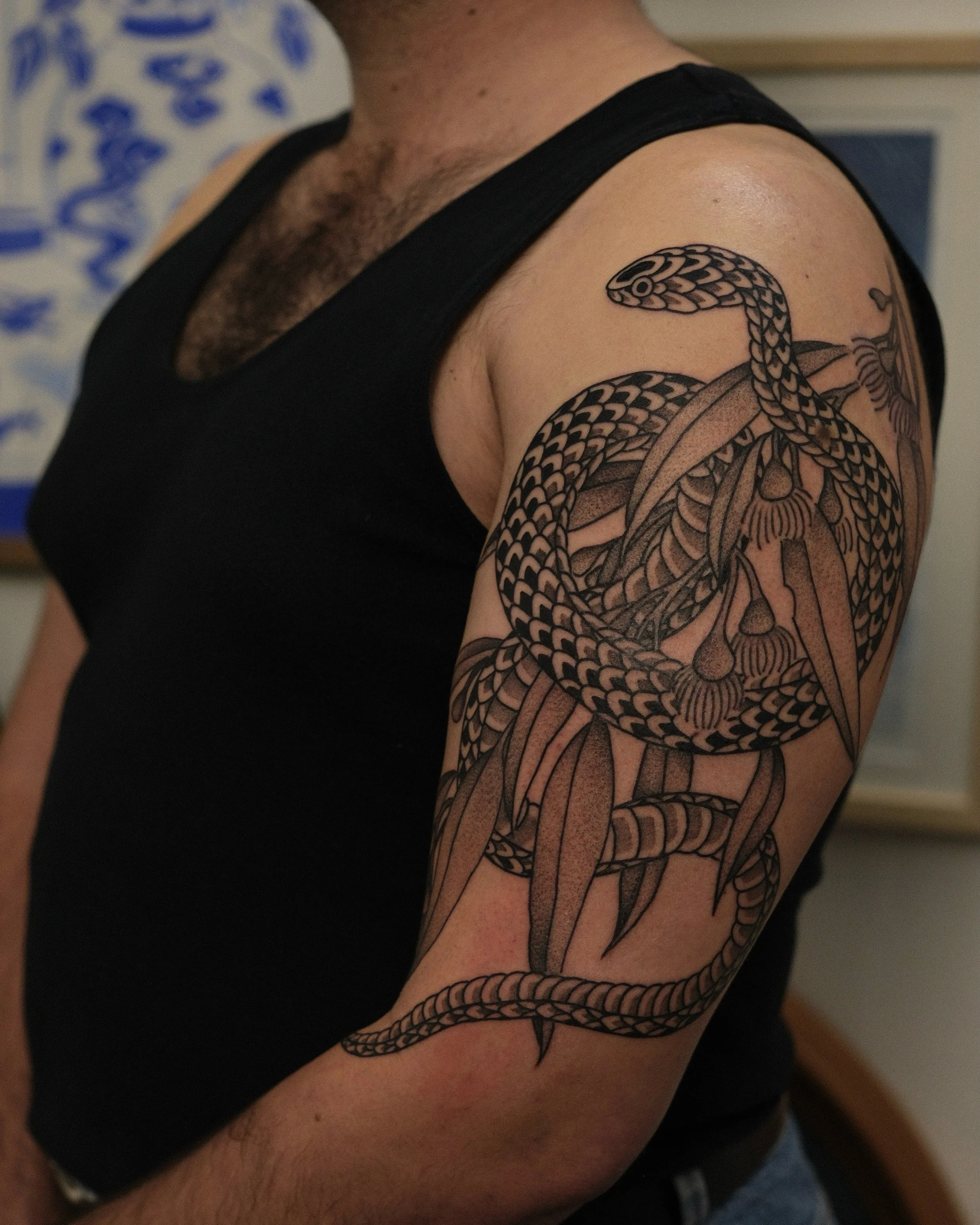 Customised this snake from my flash with a gum branch for Thomas! Thank you 🙏 
Made @chapeltattoo 

Link in bio for bookings and consultations