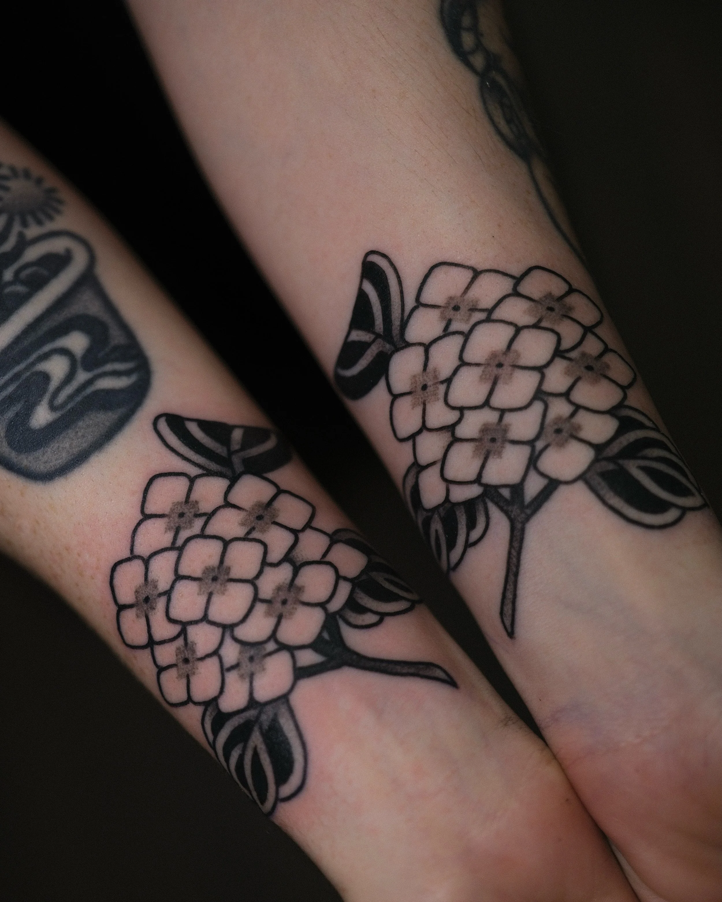 A few recent floral projects made @chapeltattoo 
I never get tired of tattooing flowers!
Thanks everyone ☺️

Bookings via link in bio