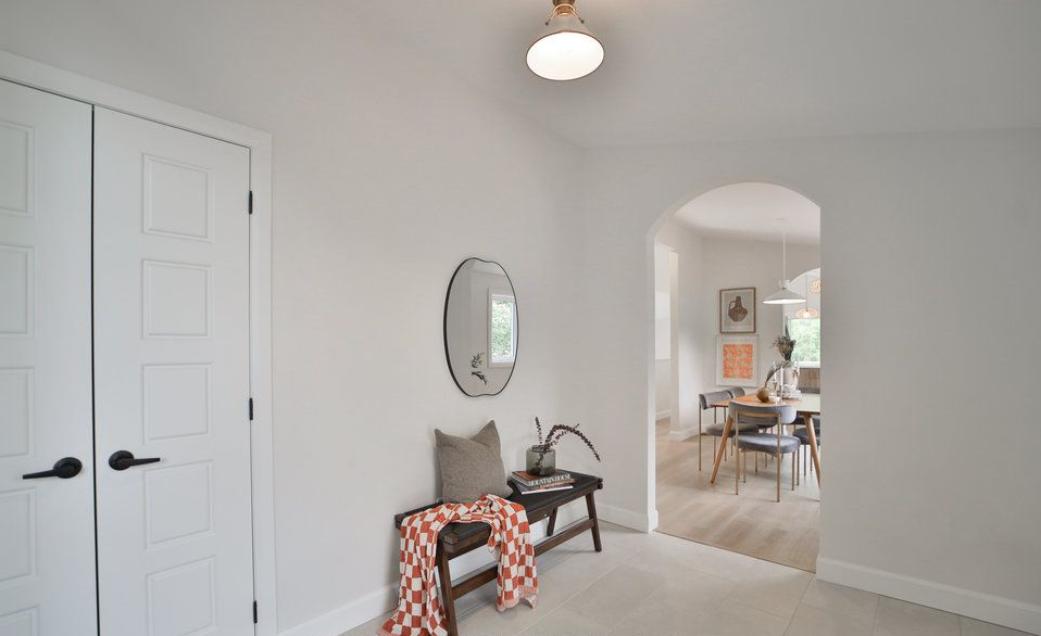 Foyer_Dining_Home_Reno.png
