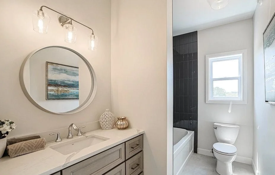 Top_Quality_New_Home_Bathroom.jpg