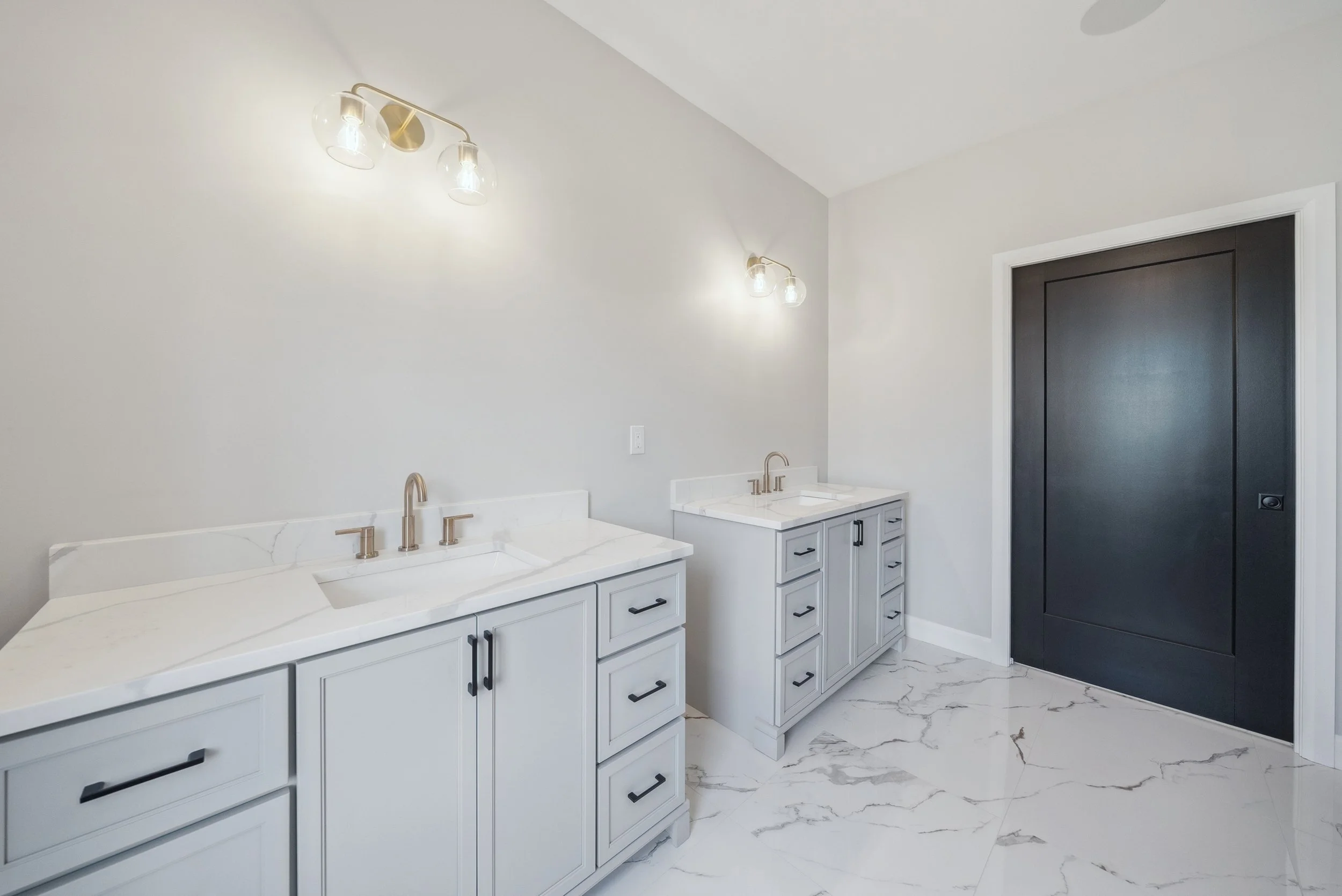 Ensuite_Double_Vanities_New_Home.jpg