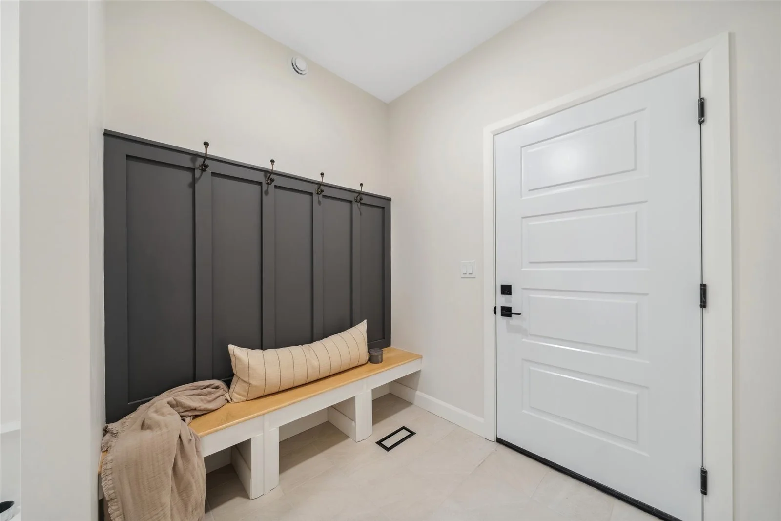 Mudroom_Entry_Custom_Bench.jpg
