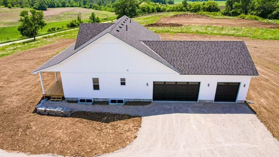 Triple_Car_Garage_New_Home_Trent_Hills.jpg