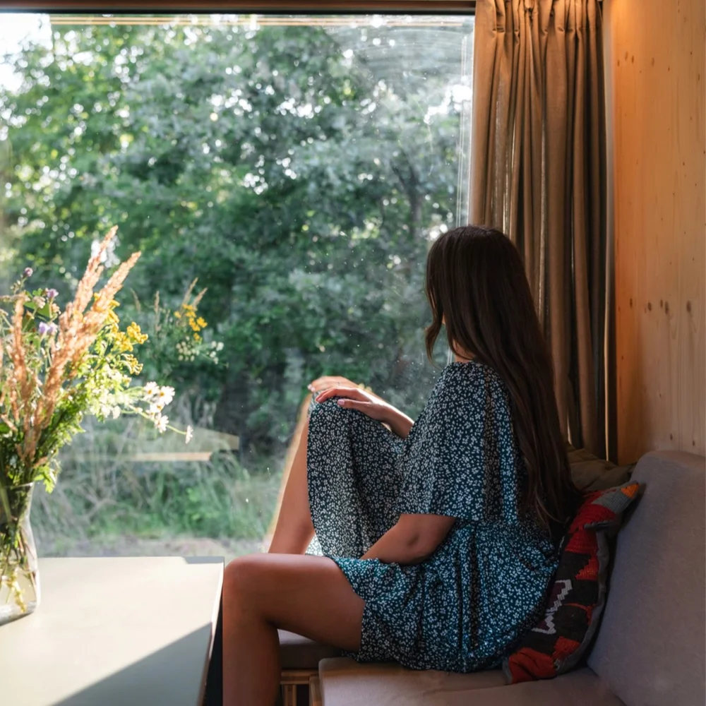 Cozy mornings, fresh air, and a tiny house tucked away in nature 🌿✨
Sustainable living, simple pleasures, and the kind of peace we all need once in a while.

👉🏼@tinca_cabins you&lsquo;ll find the perfect weekend getaway 

Could you imagine living 