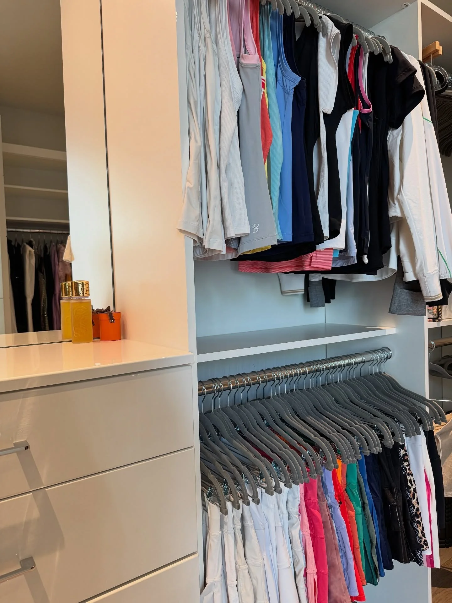 We&rsquo;re obsessed with the finished product 🥰 
.
.
.
#organized #professionalorganizer #tidy #tidytransformations #closetorganization #hangers #folding #bocaraton