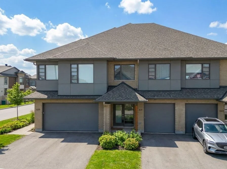 Just Listed | 641 Odyssey Way, Ottawa

Welcome to this stunning HN Homes Lynwood model in the heart of Findlay Creek ✨🏡

This beautifully designed 3 bed, 2.5 bath home blends modern finishes with a functional layout perfect for growing families. Fro