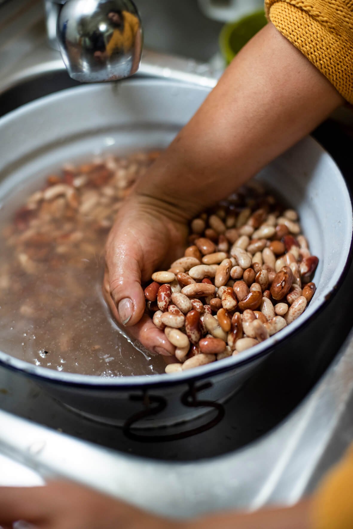emilia reigado washing pinto beans