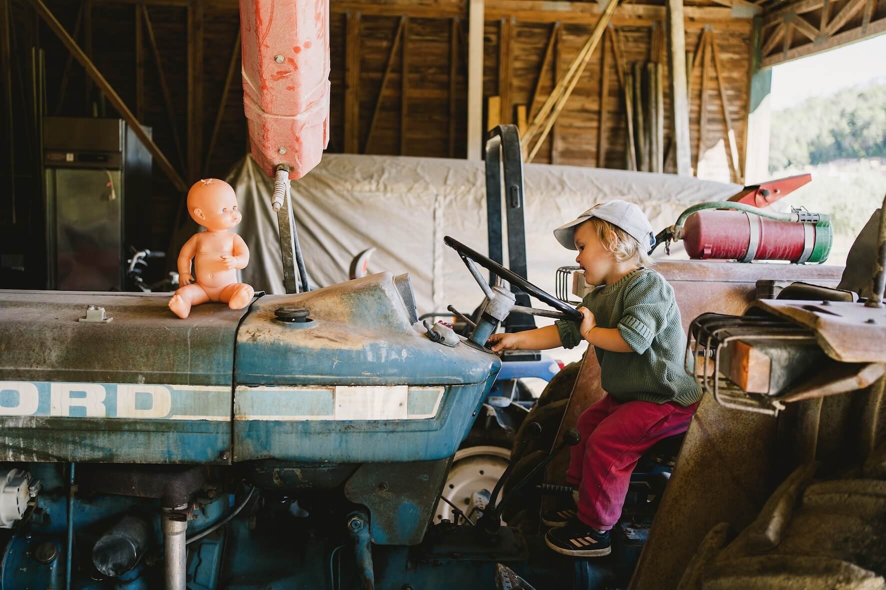 passeite farm, portugal, child on tractor