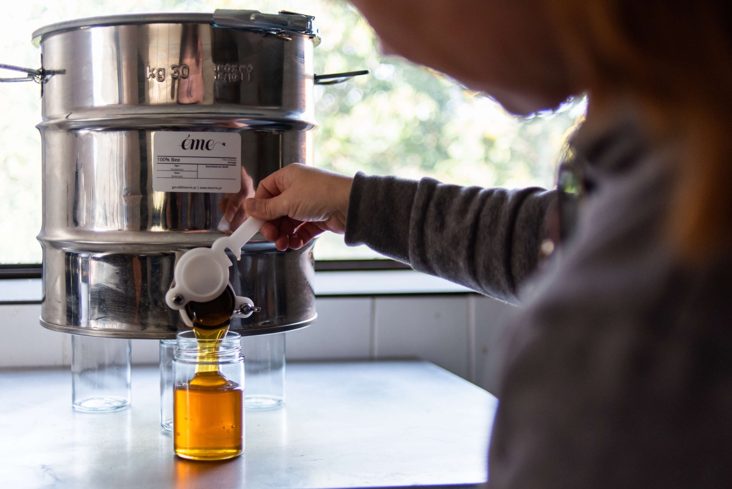 Éme Beekeepers filling jars