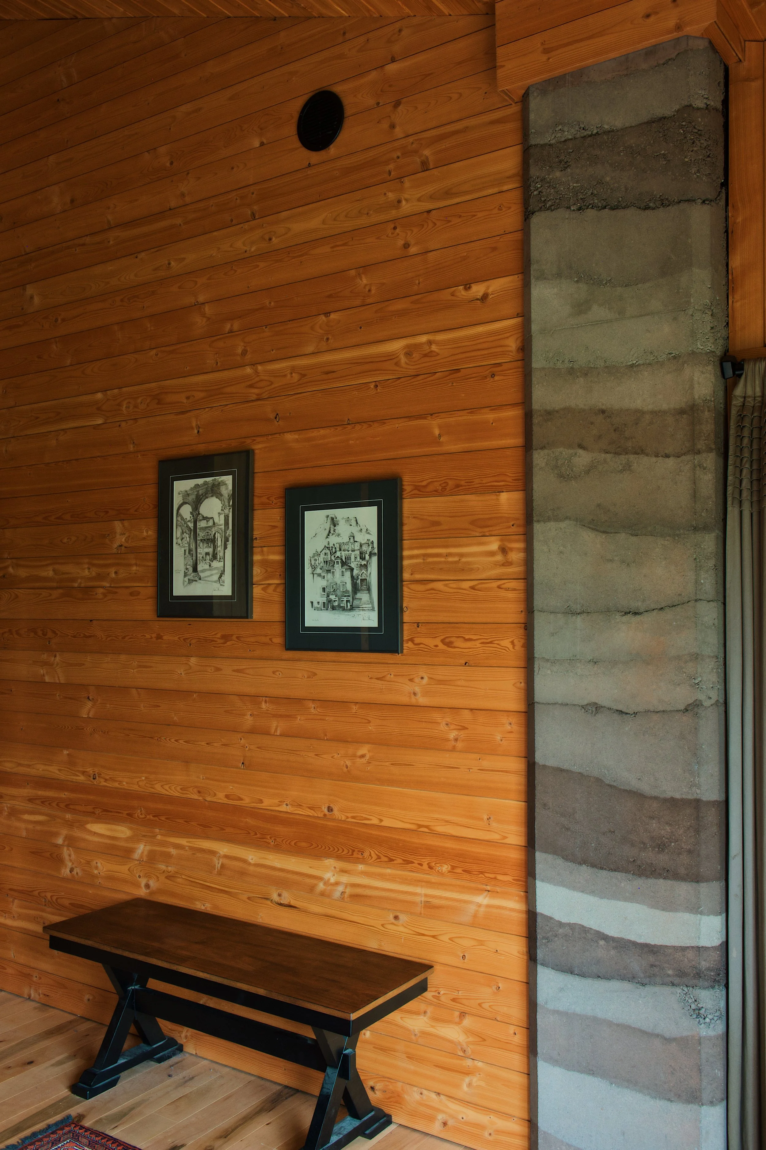 Exterior wall pillar bedroom.jpg