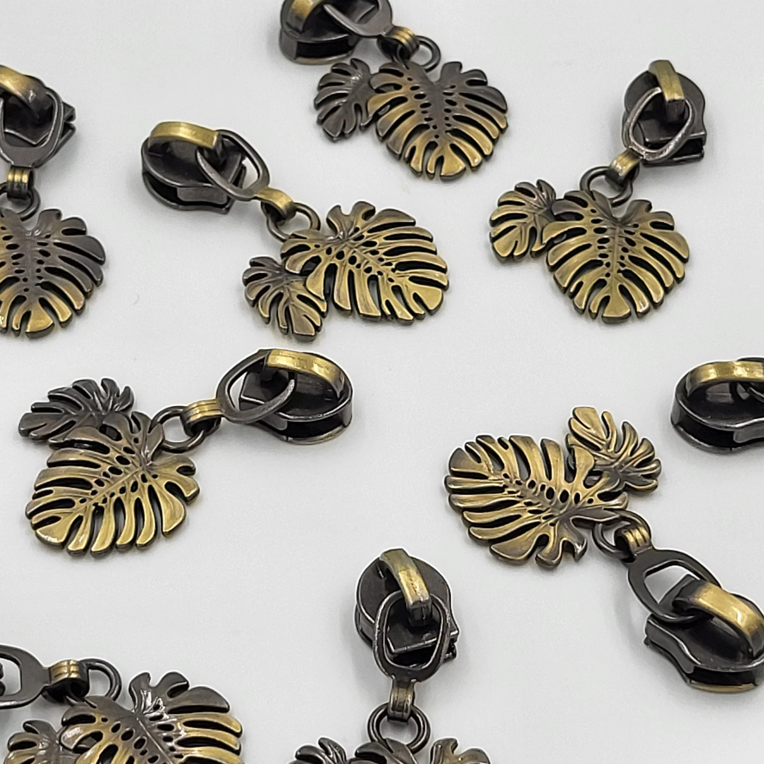 #5 antique brass coloured monstera leaf metal zip pull