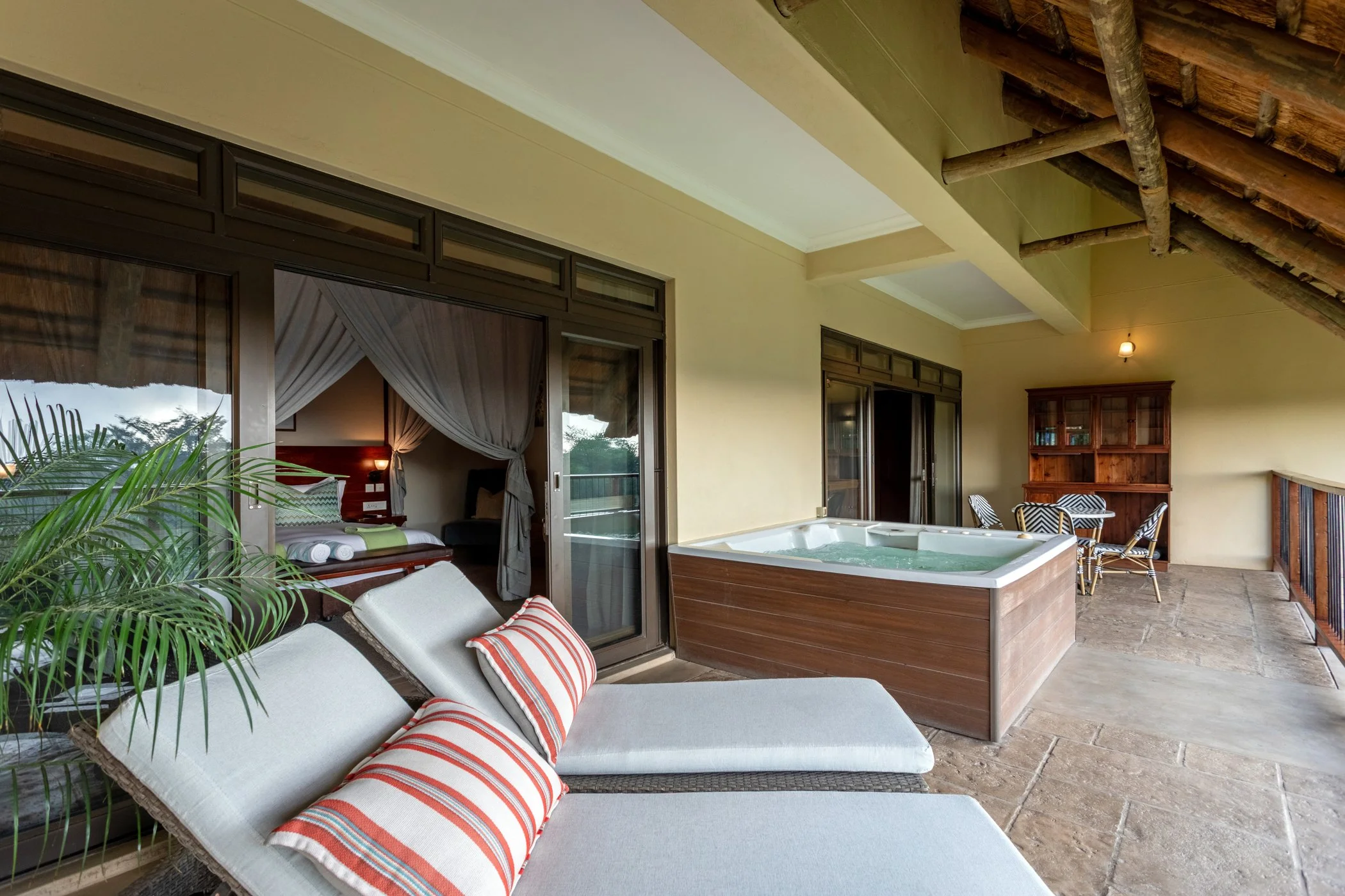 Ilala-Lodge-Accommodation-Strathearn-Suite-07.jpg
