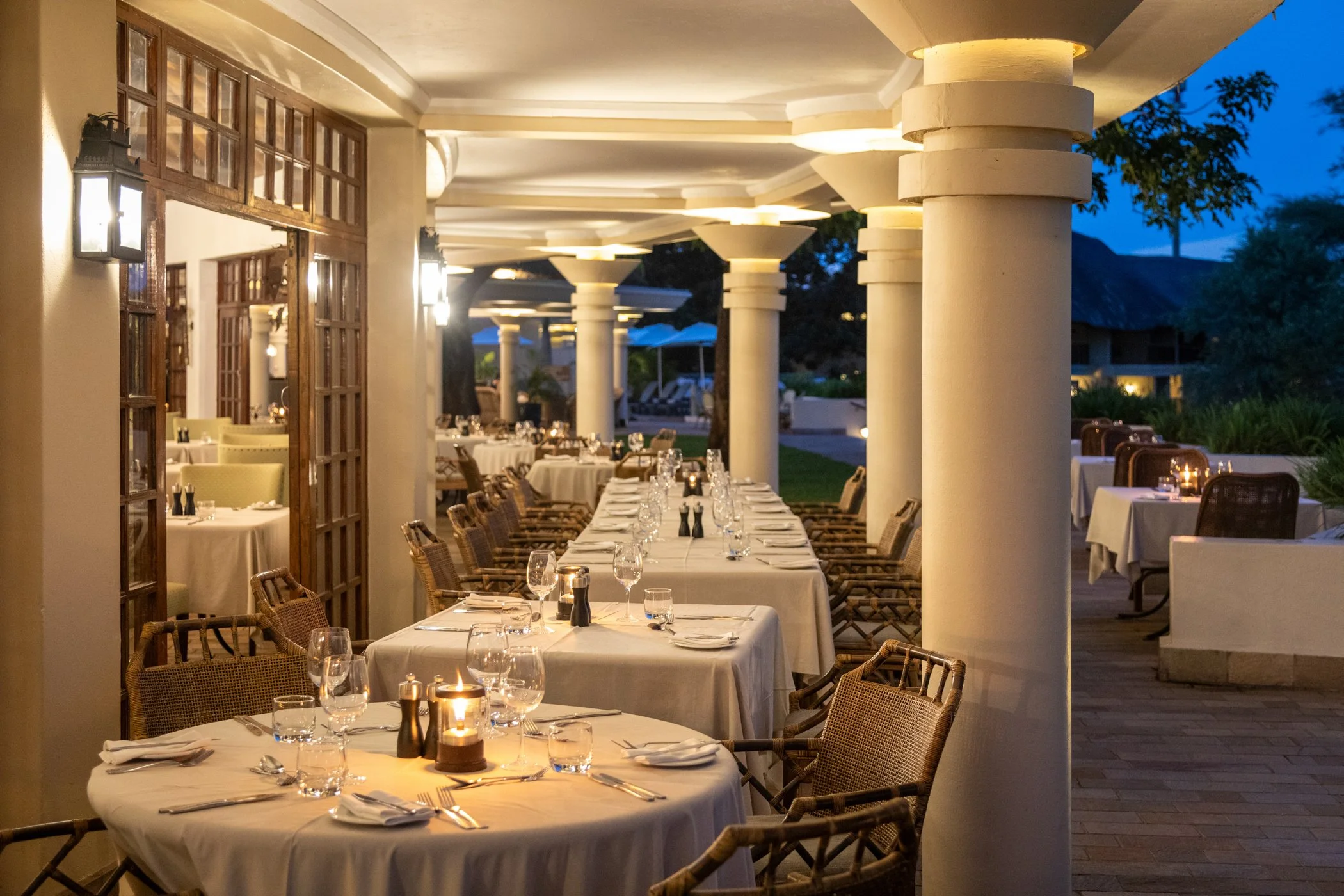 Ilala-Lodge-Dining-3-Dinner-06.jpg