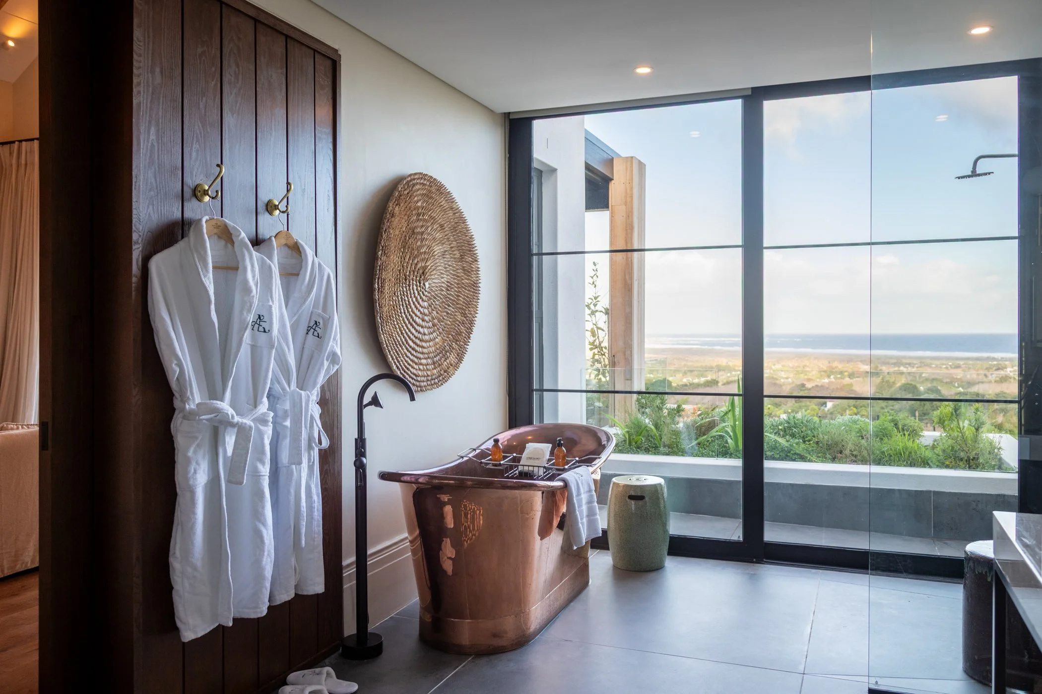 Alexander-Estate-Luxury-Suite-009.jpg