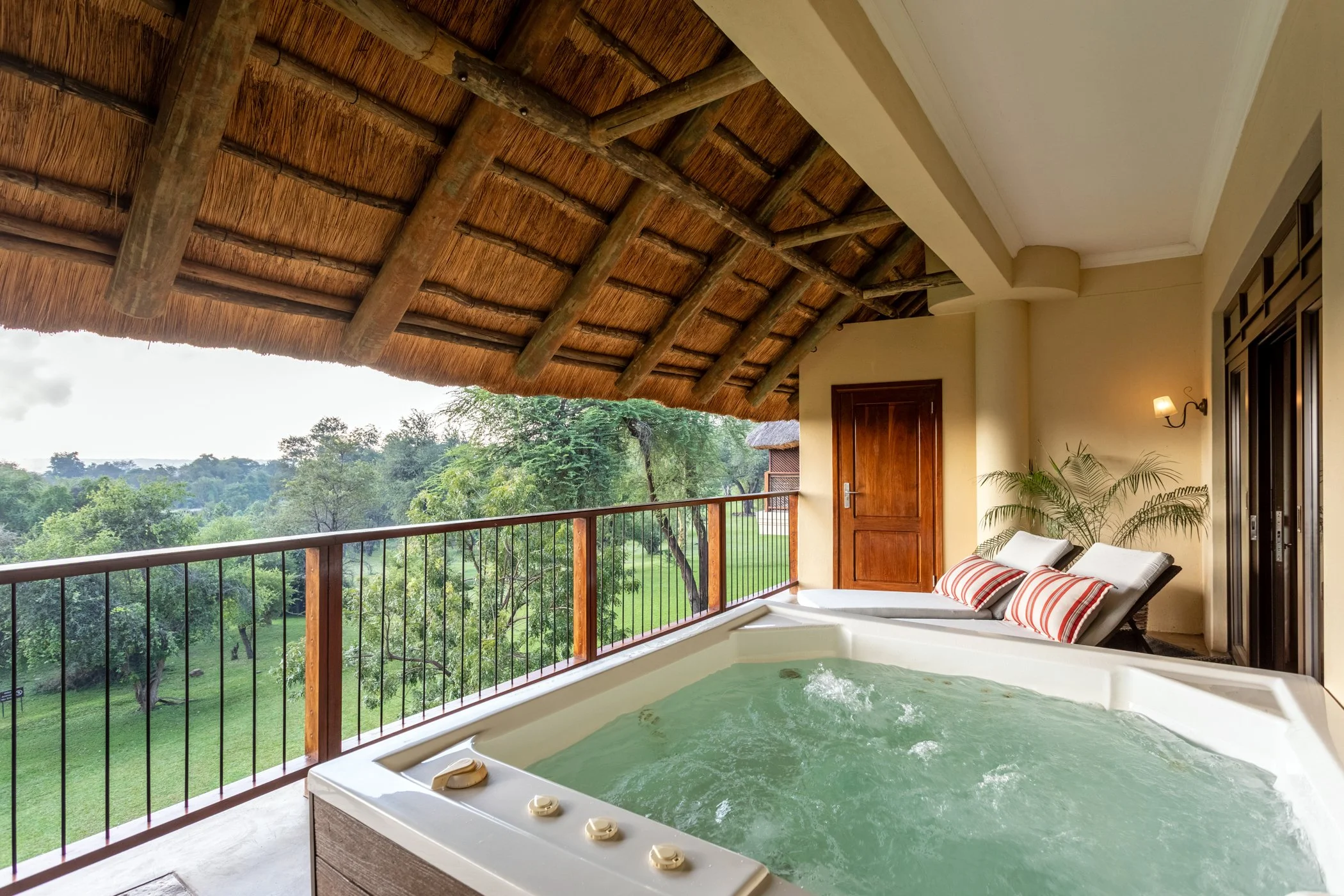 Ilala-Lodge-Accommodation-Strathearn-Suite-06.jpg