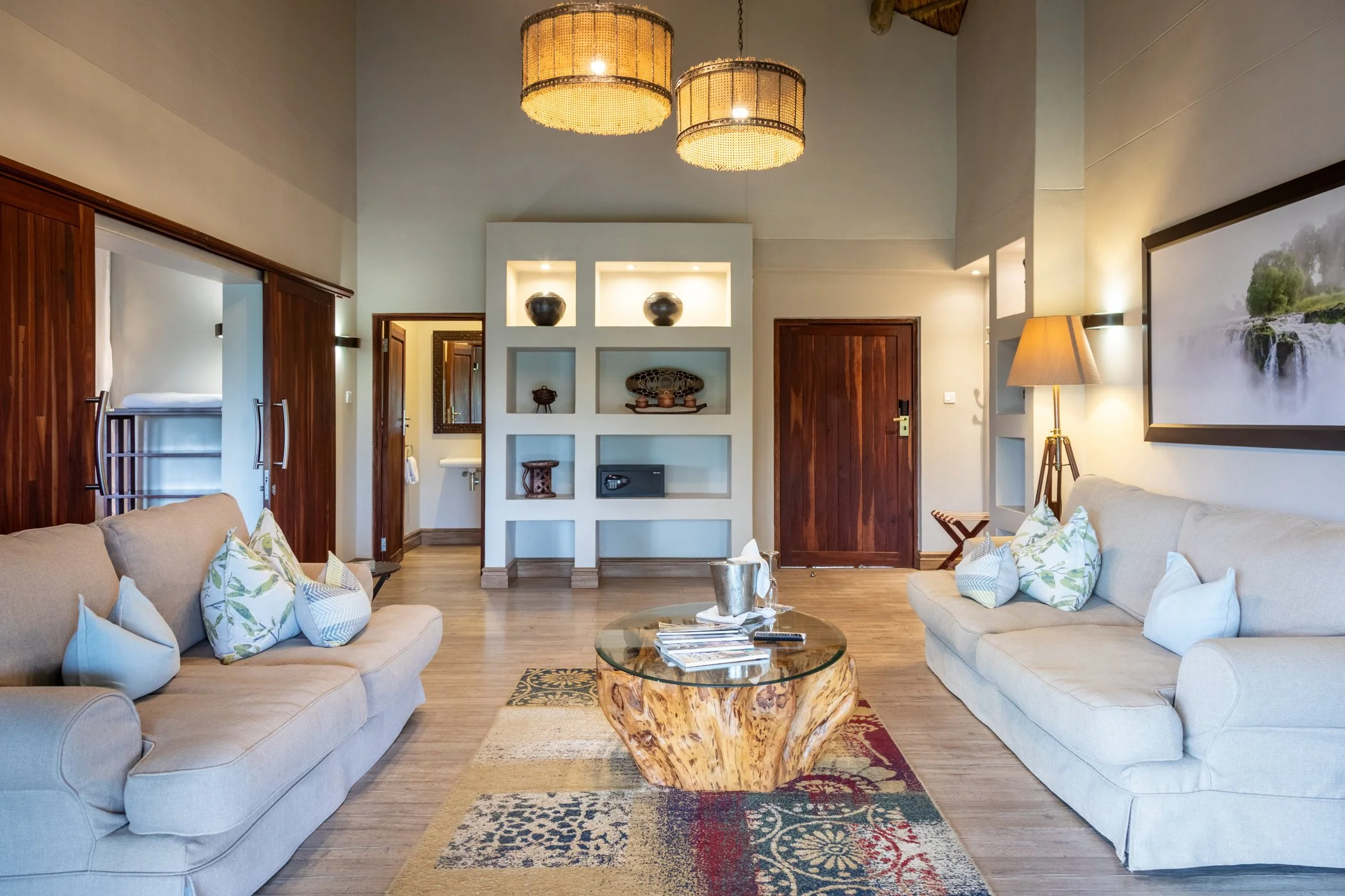 Ilala-Lodge-Accommodation-Executive-Suite-03.jpg