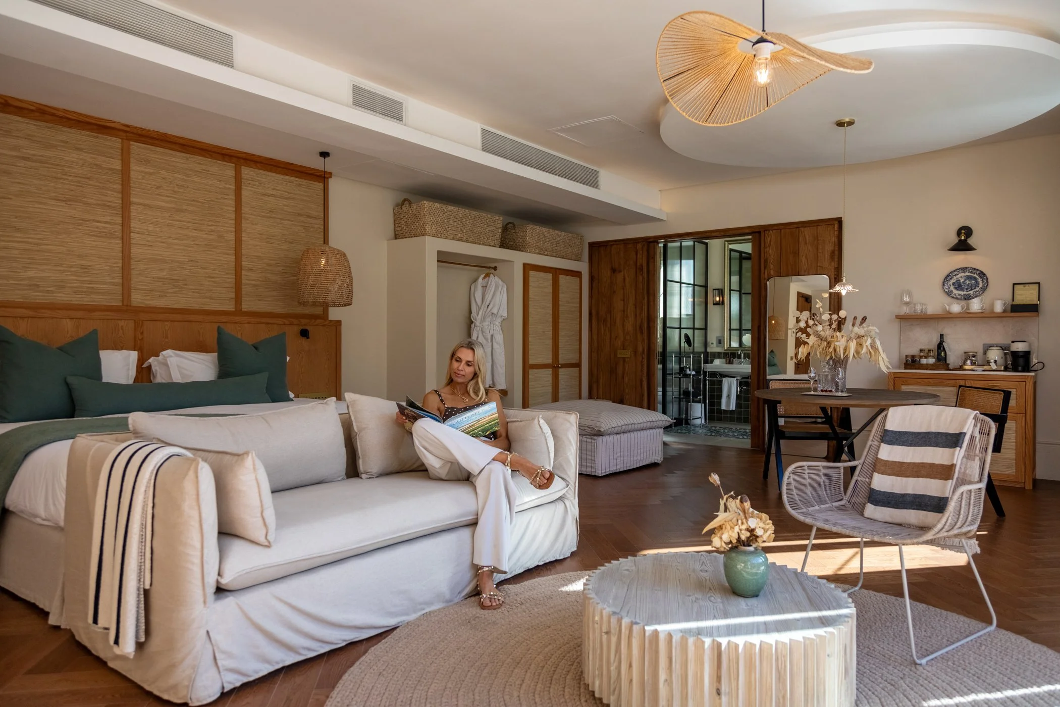 Alexander-Estate-Luxury-Spa-Suite-013.jpg