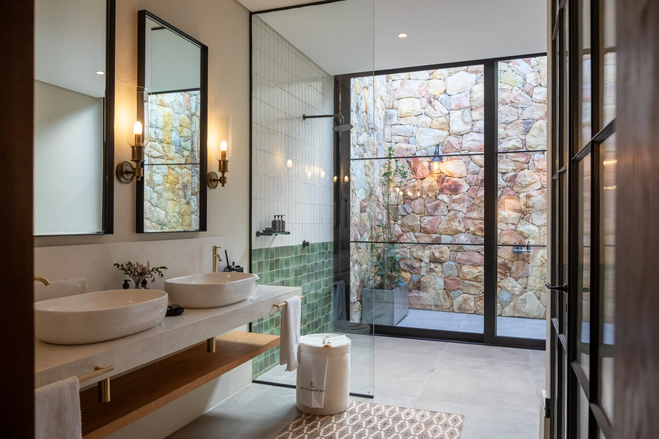 Alexander-Estate-Luxury-Spa-Suite-004.jpg