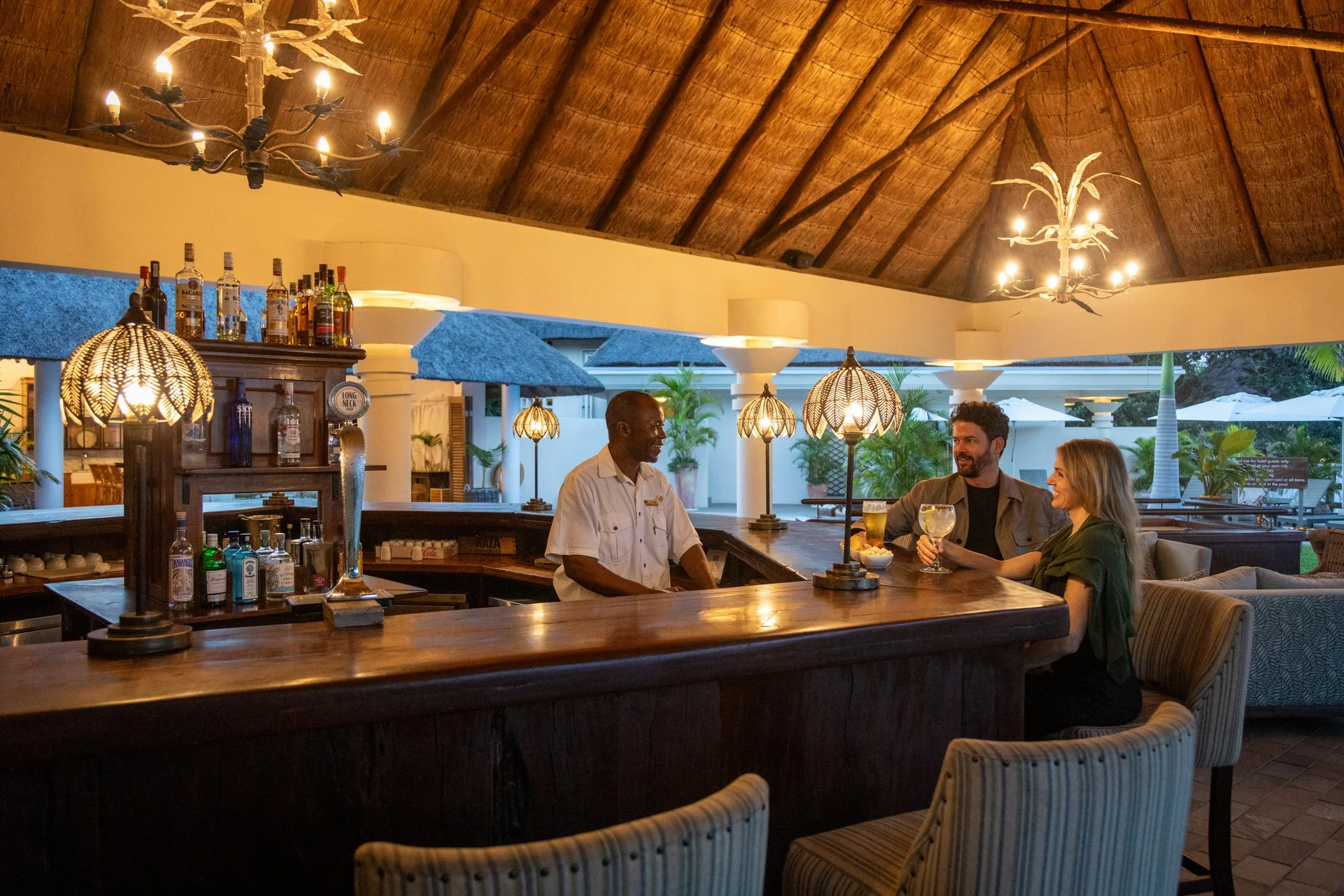 Ilala-Lodge-Facilities-Poolside-Bar-06.jpg