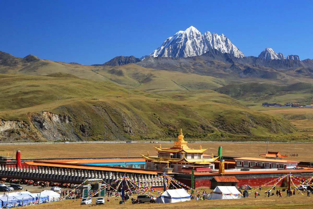 Tagong Golden Pagoda and Mt Yala