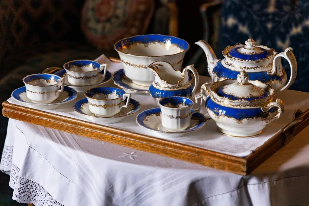 A fine porcelain tea set.