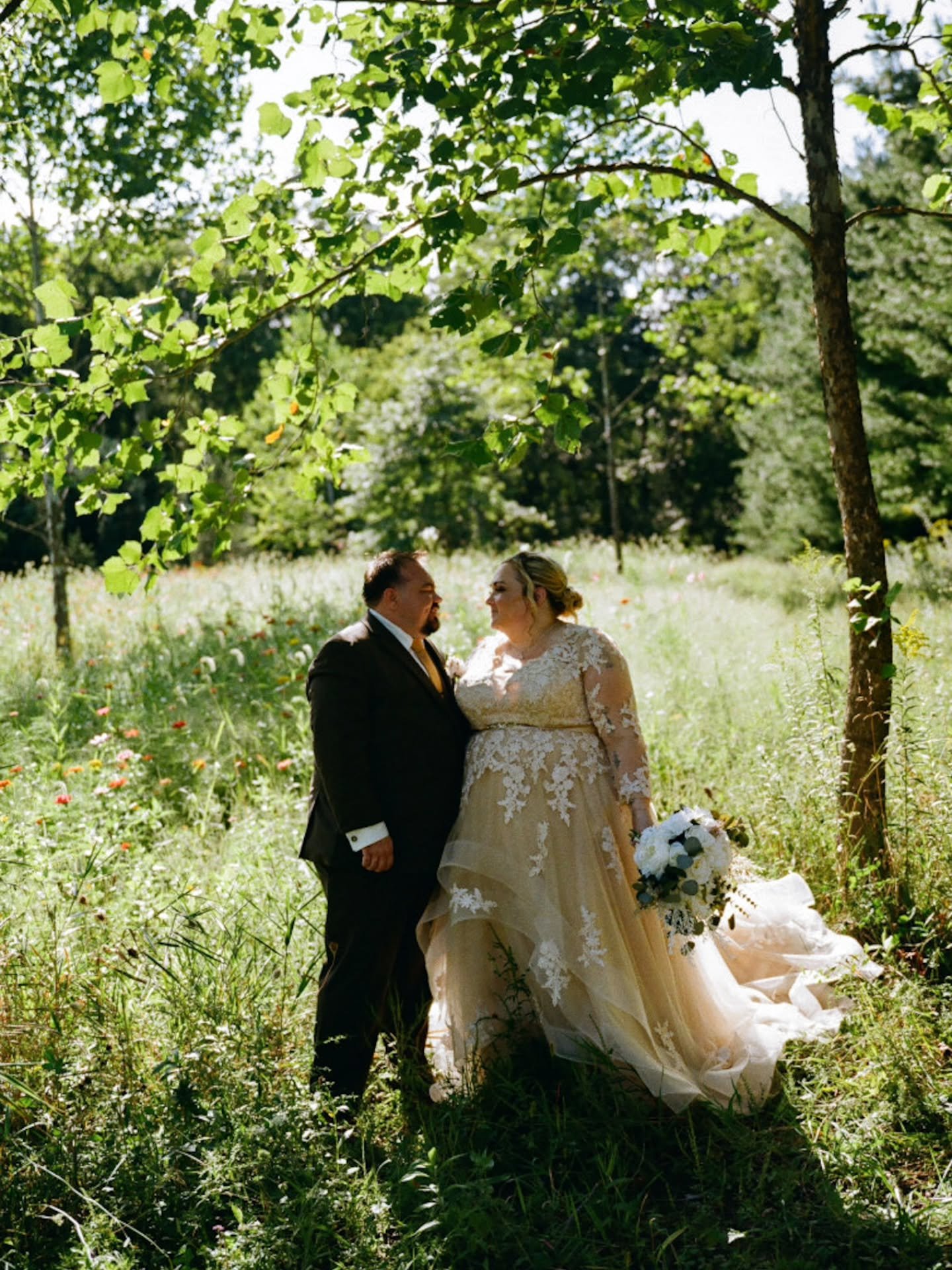 #ColorPlus200 + Canon EOS 1n RS 

💐

Huge shout-out to @scarmackproductions for tagging me along for as the second wedding photographer.  I'm building this film-wedding portfolio together while I tag along with bigger and better photographers.

I ne