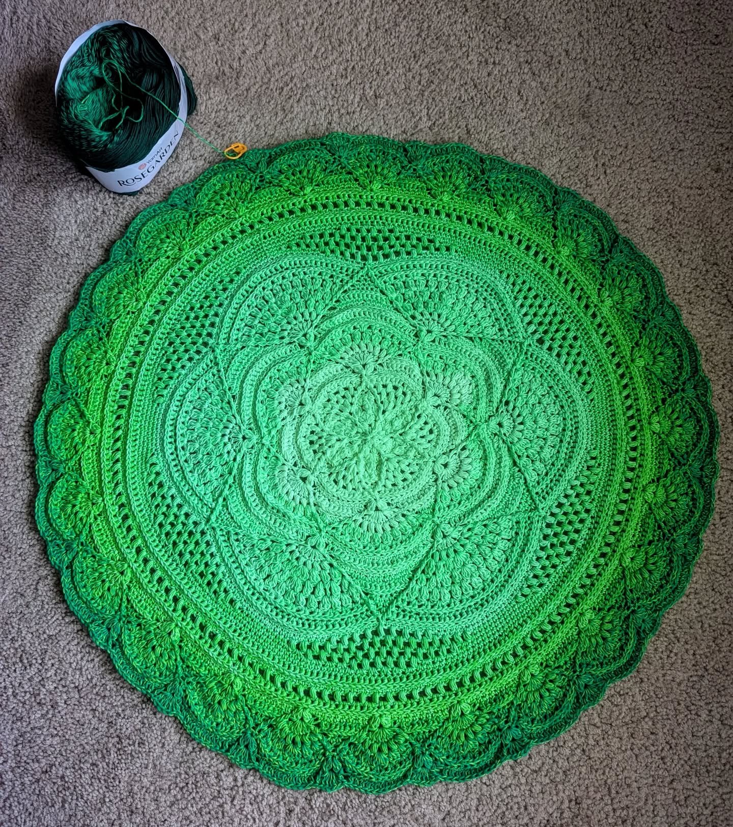 That green one...
The center is a lot more white than it shows
#smallripples 
#crochet
#yarnart