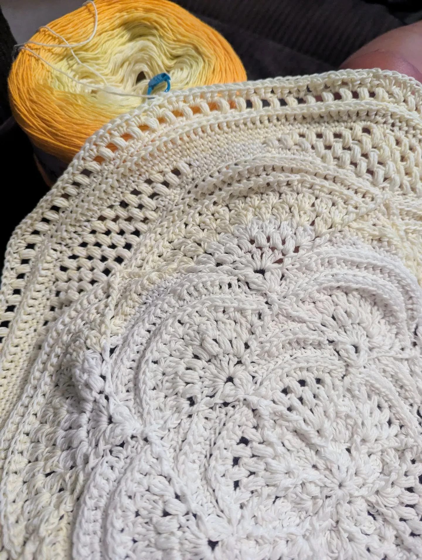 It's been tiring lately.  I haven't worked on the yarn stuff.  Tonight is the first time in a week I've touched a project.  This is the latest commission.  I'm catching it up to the 2nd green lily pad so I can finish them together.

Guys, if you are 