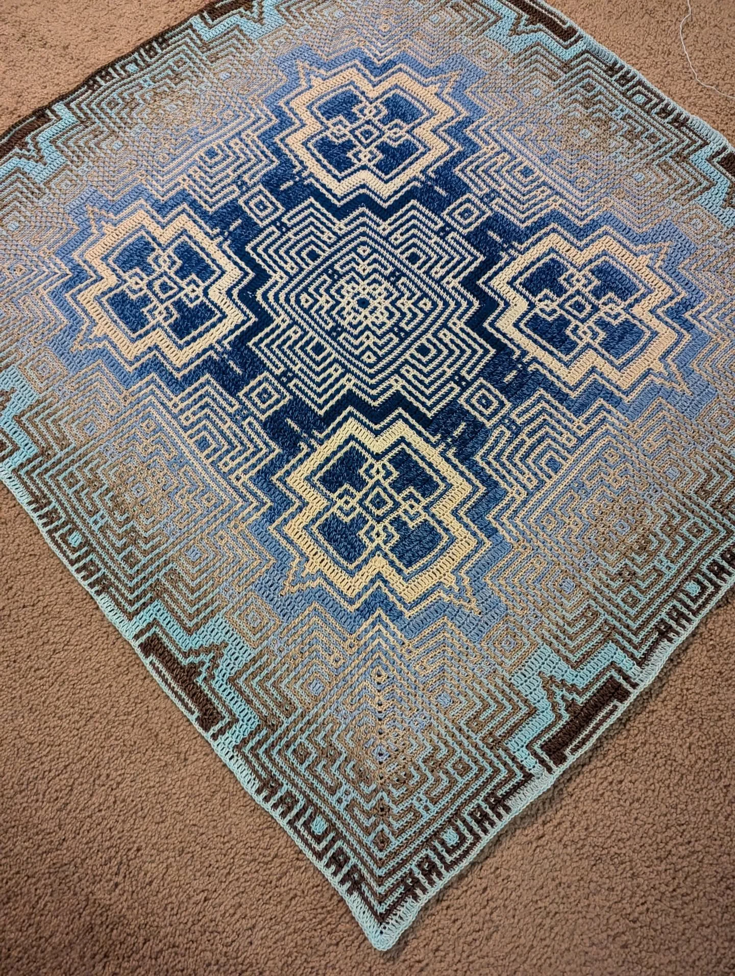 Now up to row 94/138
Blue #kaleidoscope #mosaic
Will need to break on this as I am supposed to get more red yarn tomorrow, hopefully that's IT for the red beast 😆