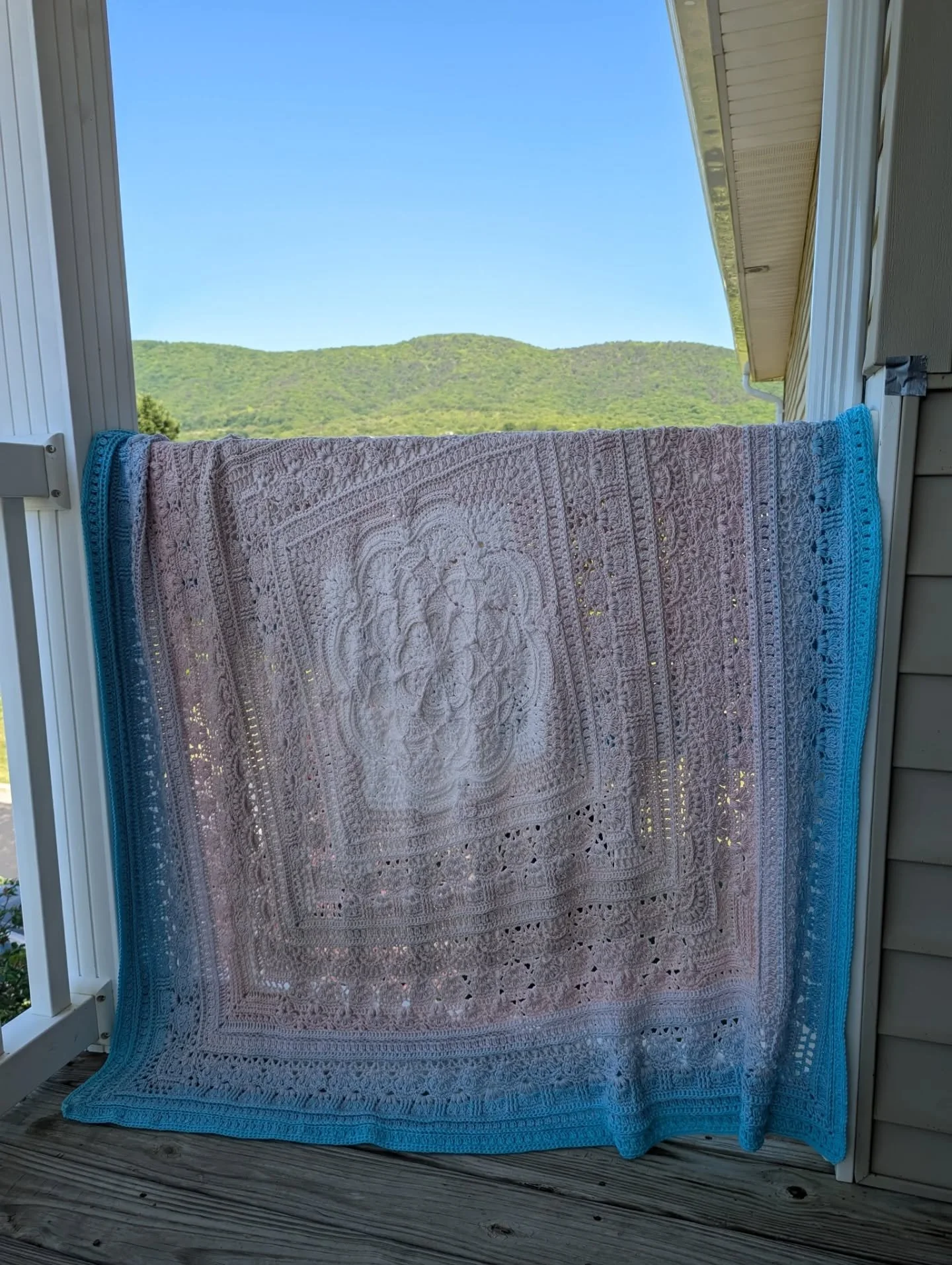 I can finally post the blanket for my first niece as it has been gifted
Mixology
&bull;7 balls of YarnArt Bouquet color 709
&bull;61"
&bull;4mm hook
