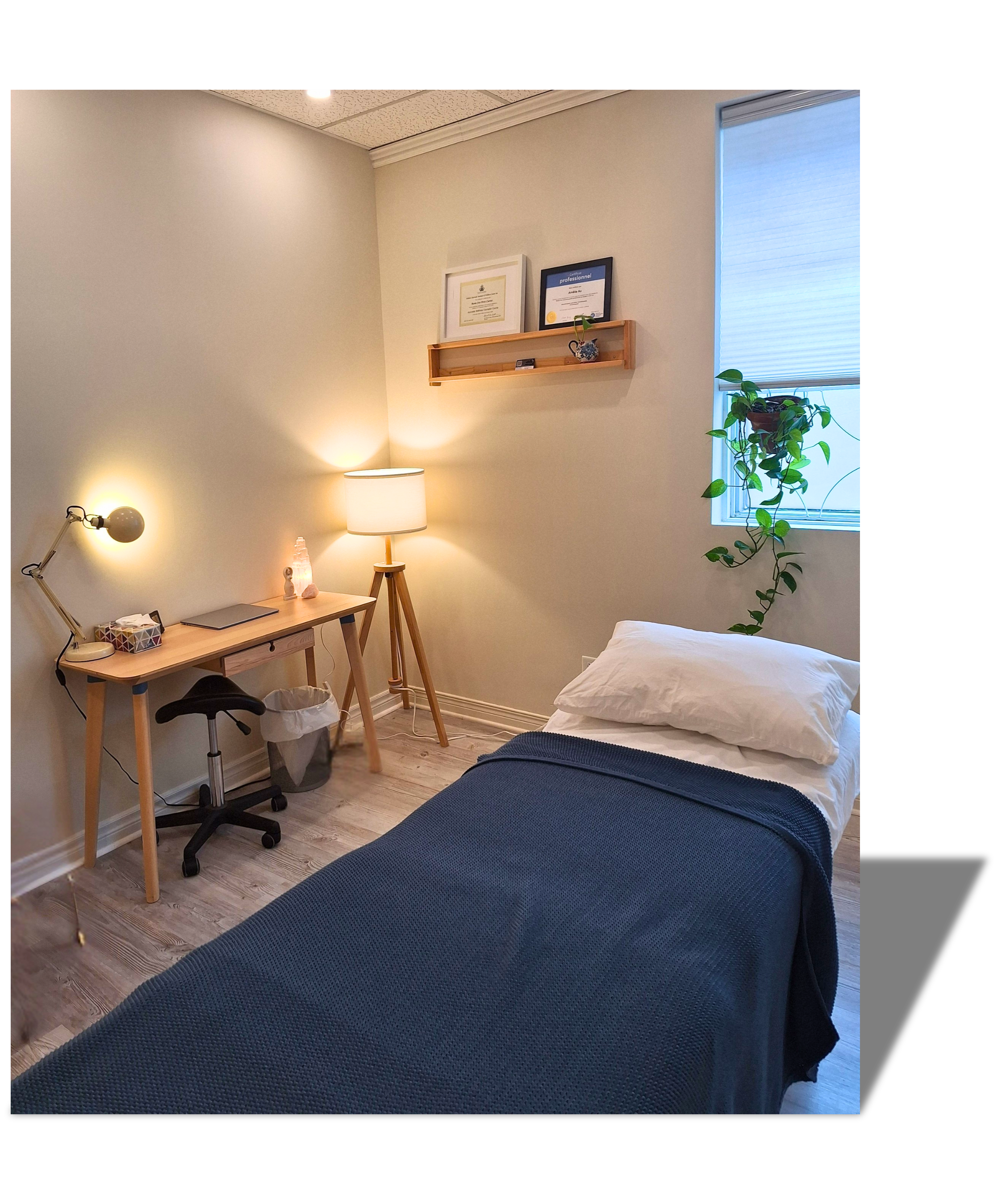 Table de soin pour une séance de Reiki apaisante à Montréal