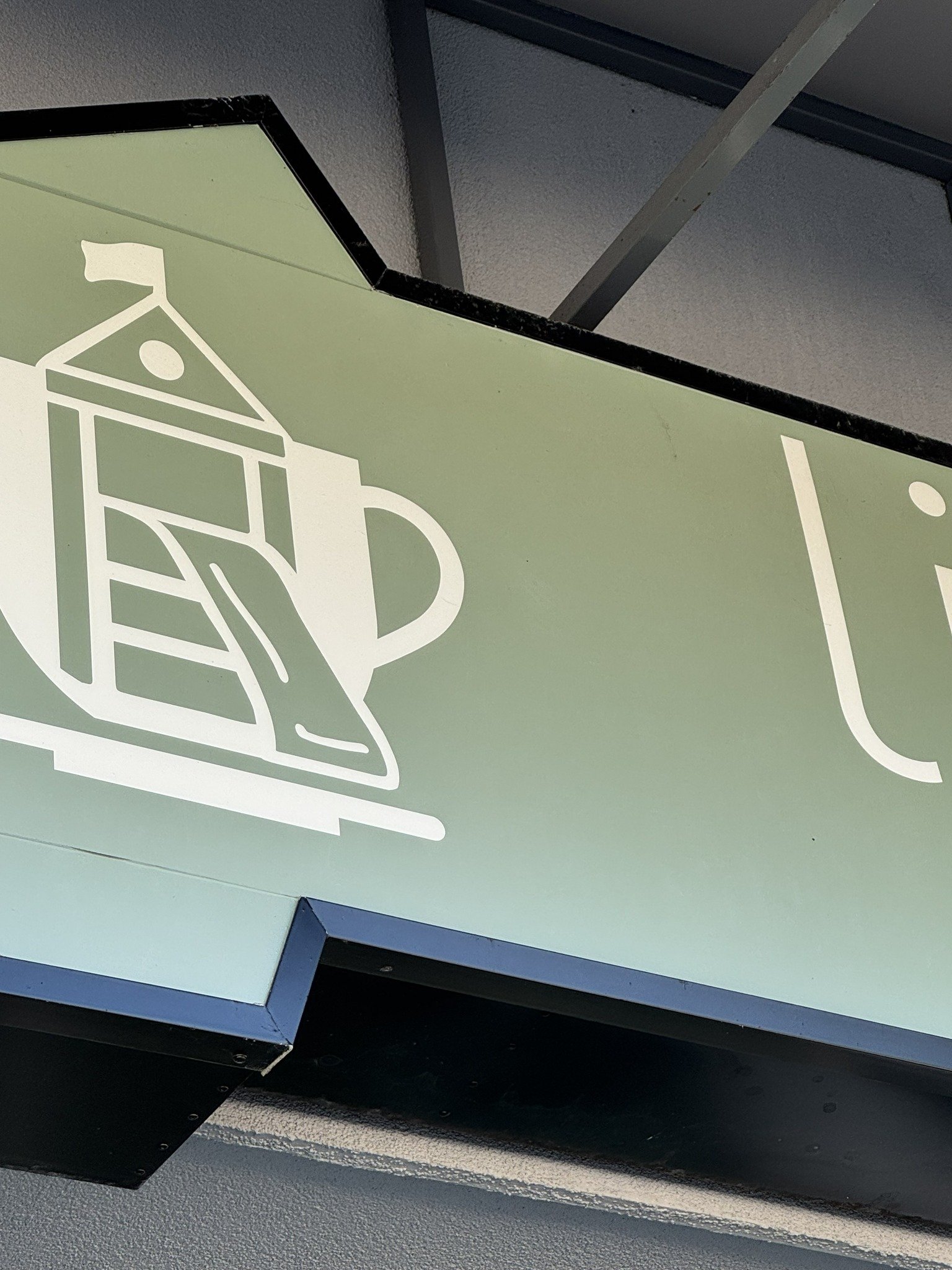 Rickie got over his homesickness and is back at a different location! Check him out at this location that we've given hints for, and scan the QR Code to enter the contest!

☕Our verbal hint: kids play here while guardians drink their coffee.

🎁Remem