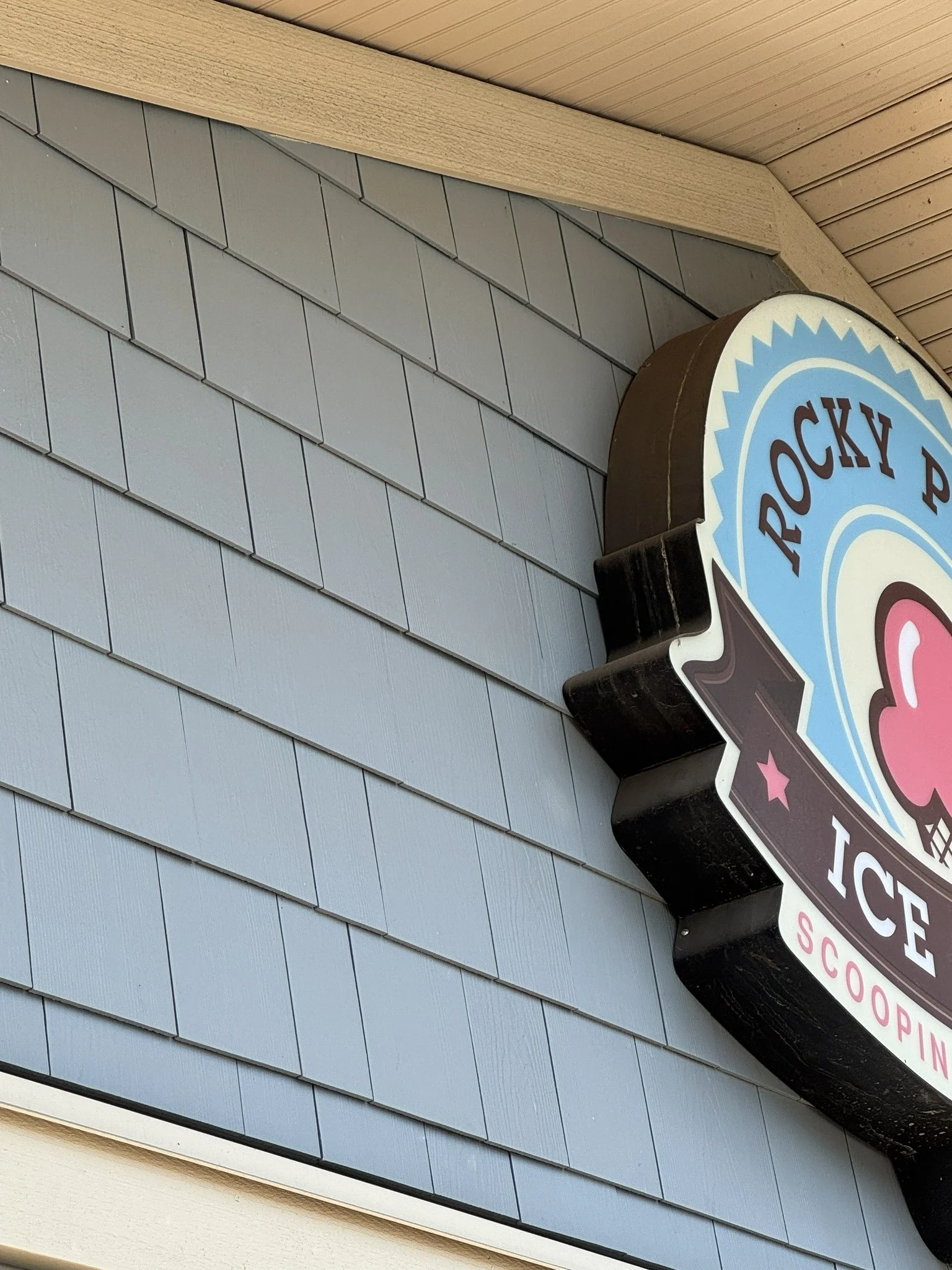 🗺Check Rickie out at this location...seems like Rickie is concluding his trip with something sweet! And scan the QR Code to enter the contest when you see him.

🍦Bonus hint: Rickie buying something sweet.

🎁Remember, the more you enter, the higher