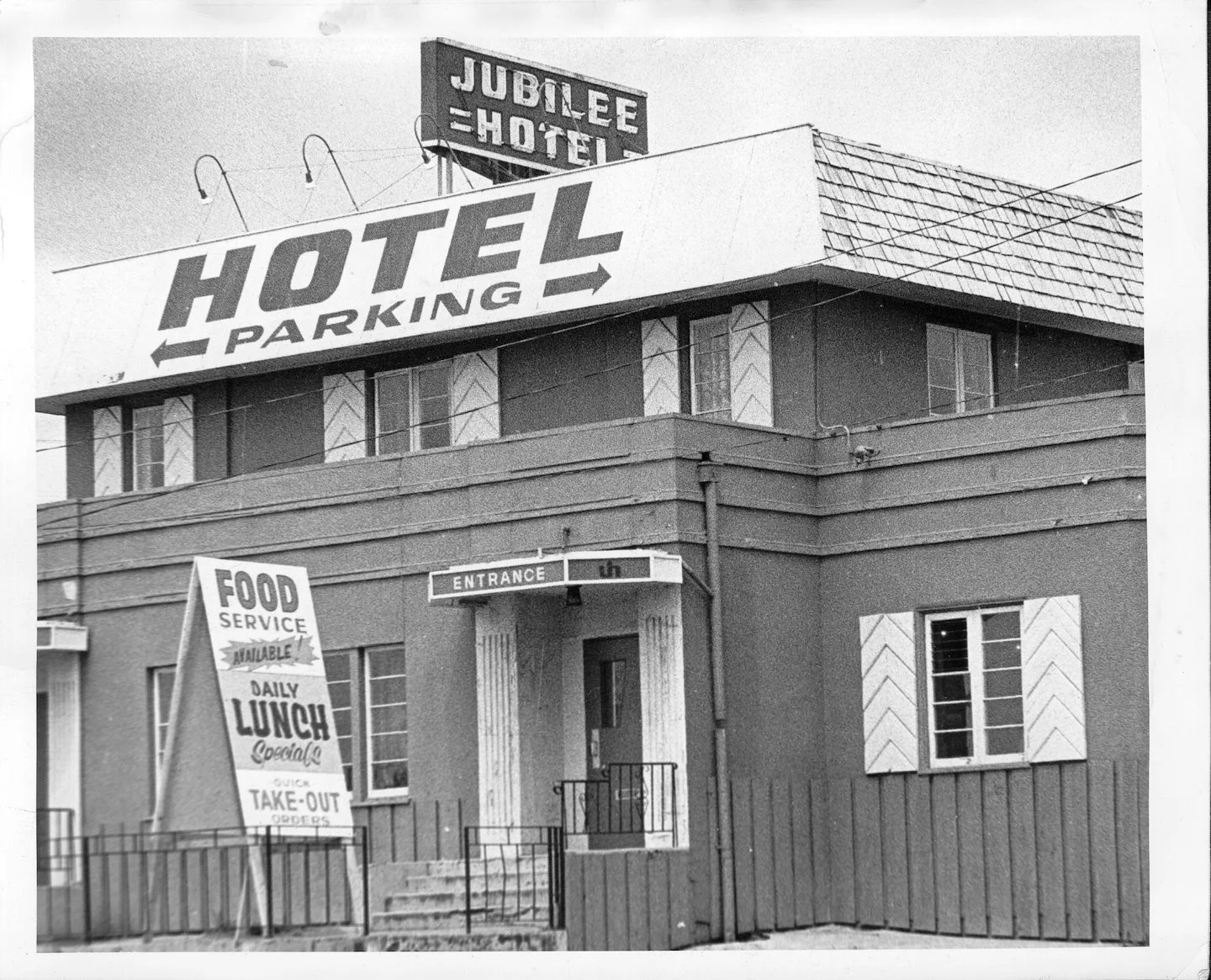 Happy World Tourism Day! 

🏨Did you know that Port Moody used to have various hotels throughout the city for tourists? Unfortunately, there are no more hotels in Port Moody left today. 

PMHS 1981.018.029. #POMOMuseum #WorldTourismDay #GetCurious