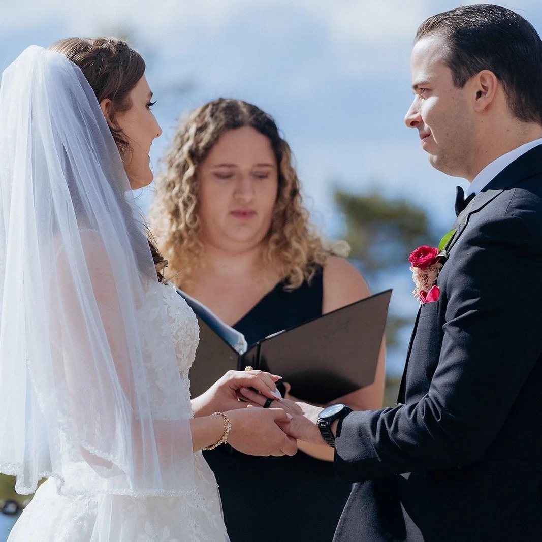 Throwing it back to this dreamy spring wedding at Heavenly with J &amp; H! 🏔💍 They traveled all the way from SoCal for a cozy ski-resort spring celebration in Tahoe, and it was pure magic. ✨

Big love to the amazing team who helped make their day u