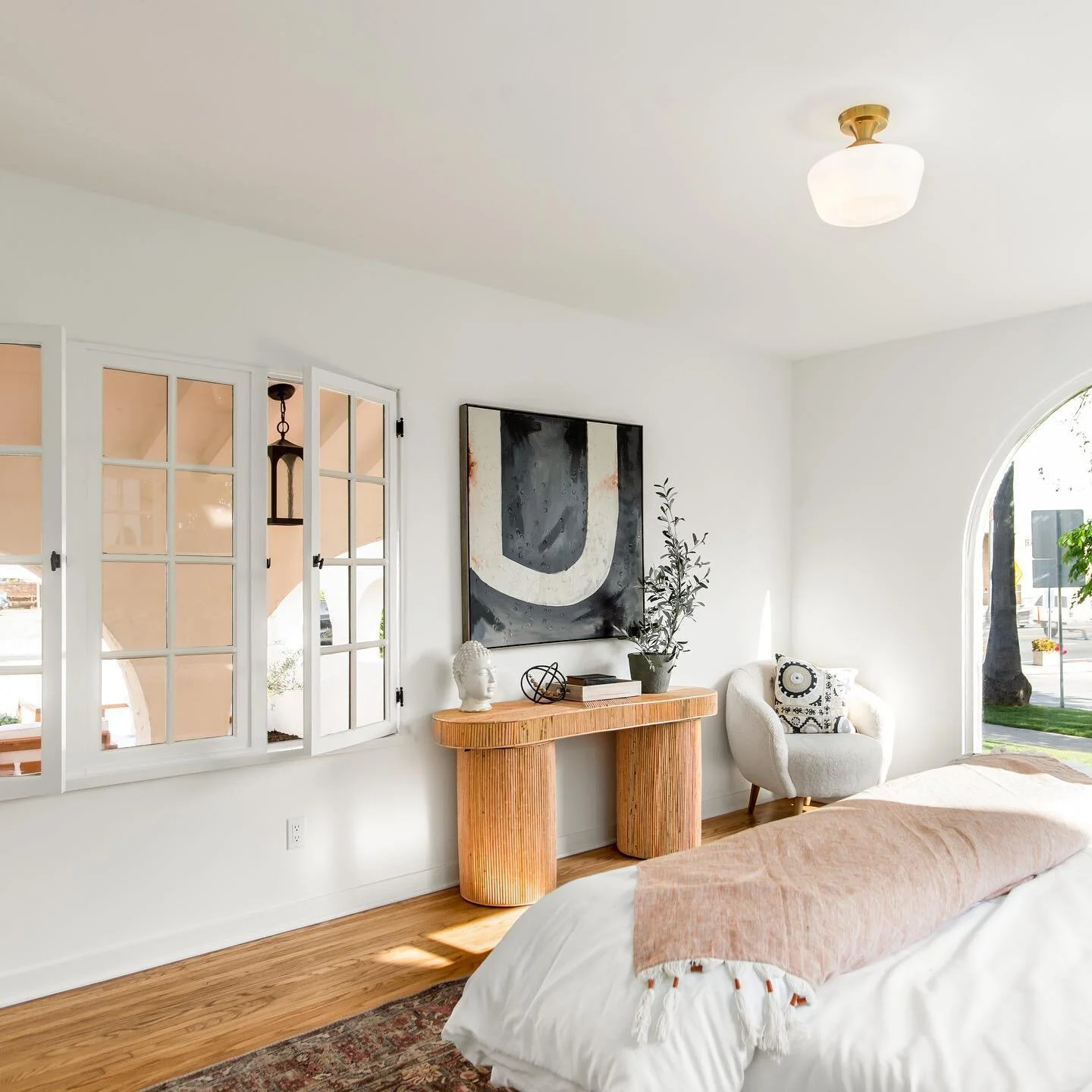 Photography | Beverly Hills 🌷📷
how stunning is this bedroom window?! 

#beverlyhills #realestateagent #losangelesphotographer #larealestate #socalrealestate #beverlyhillsrealestate #90210 #contentphotography