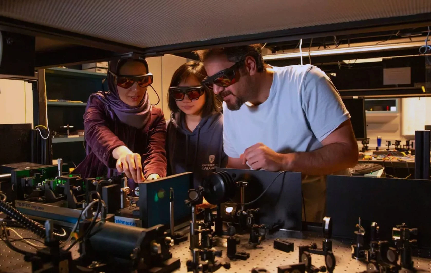 UCalgary's Quantum Cloud Lab, led by Daniel Oblak, pioneers tech for linking distant quantum devices.