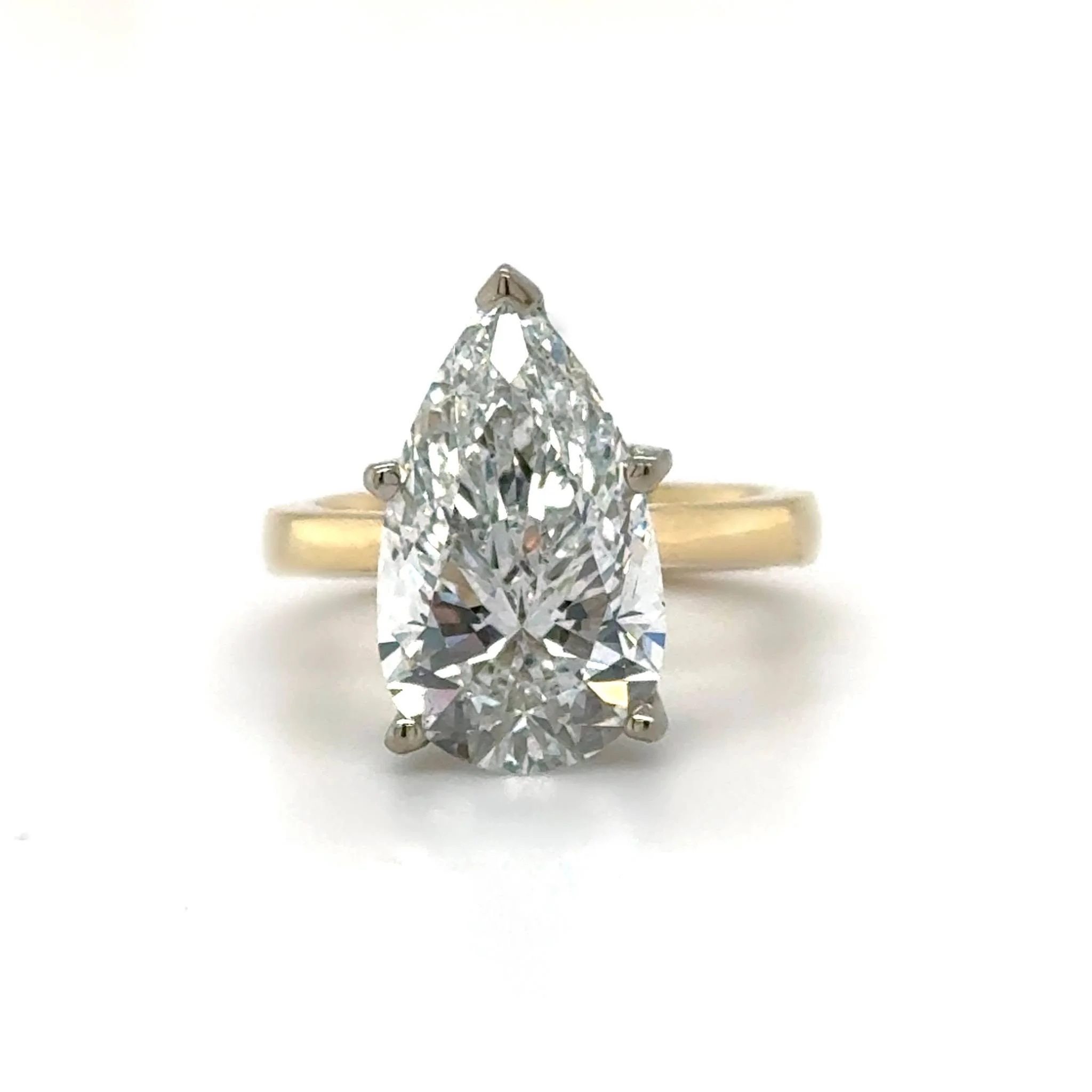 A pear-shaped diamond offers a unique detail to this timeless solitaire.🍐💎✨

 #Craftsmanship #Jewellery #Lethbridge #UniqueDesign #customweddingbands #YQL #CustomJewelry #CustomJewellery #OneofaKind #FamilyOwnedBusiness #FamilyBusiness #MadeinHouse