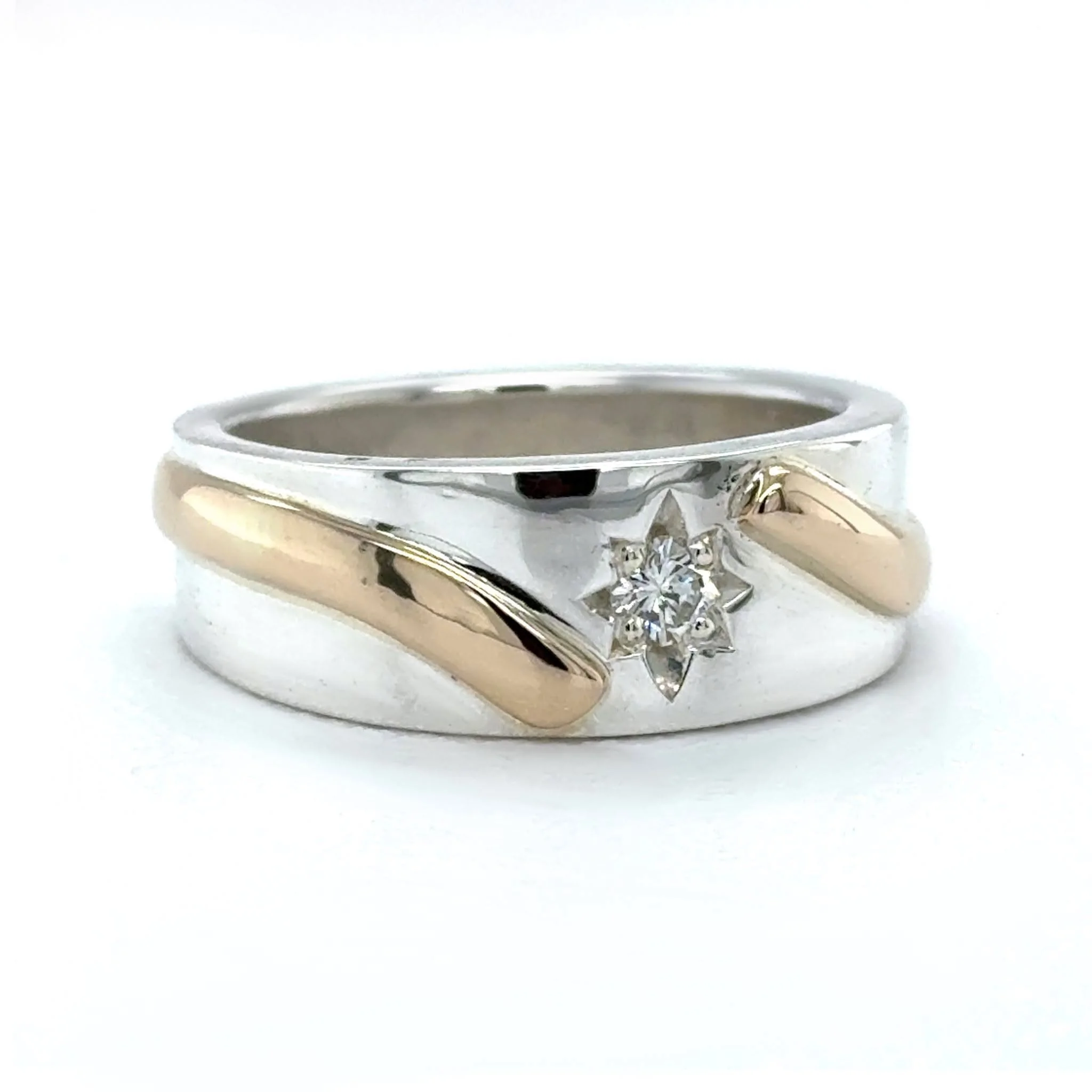 Loved how this one came together, a solid silver ring with a mountain engraving hidden inside and gold inlay from their grandparents&rsquo; jewelry. A piece full of meaning and memory.✨&hearts;

 #MadeinHouse #CustomJewelleryCanada #FamilyOwnedBusine