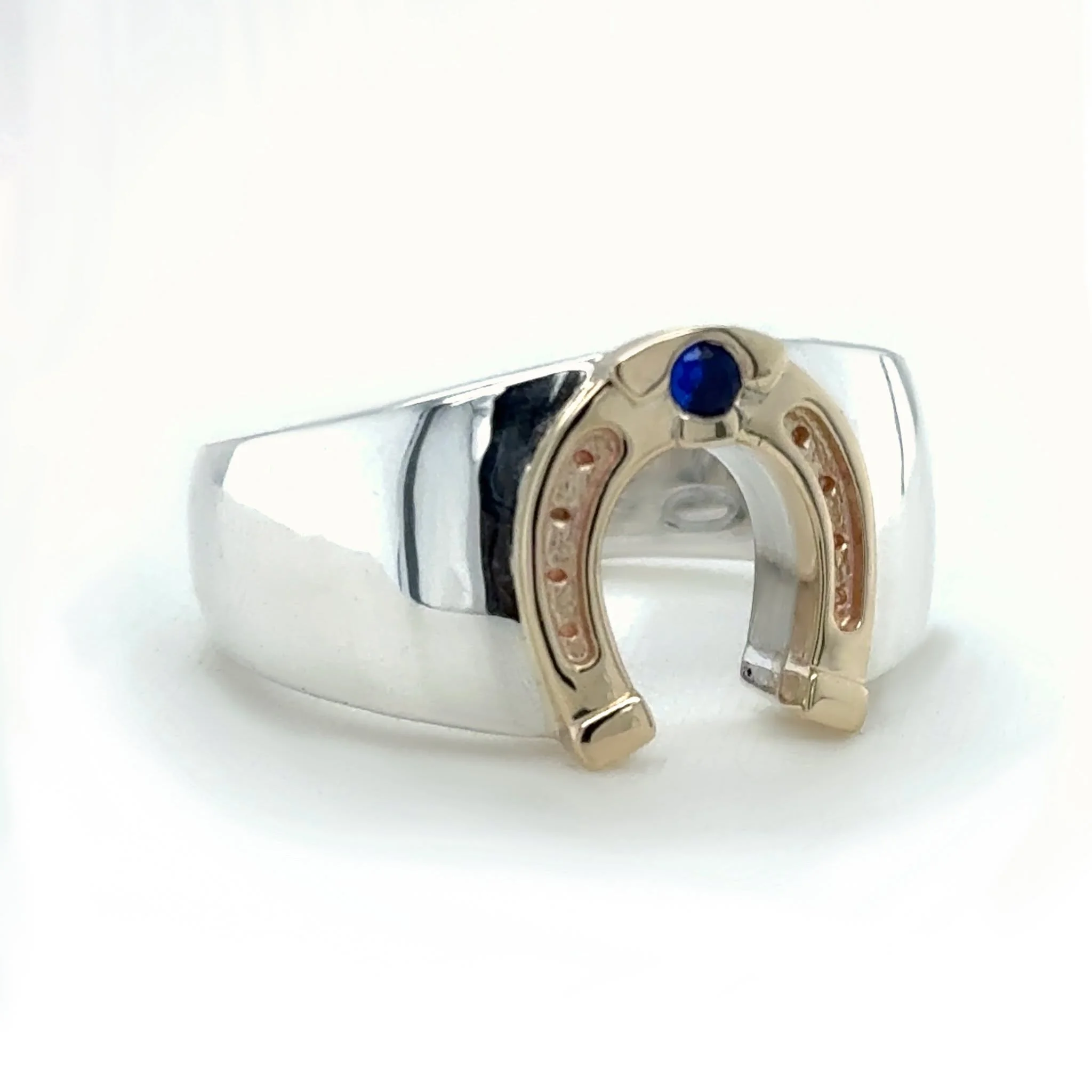 This was a very sentimental ring, designed in memory of the customer&rsquo;s mom. With her handwritten message engraved on the inside of the band, this piece is even more meaningful. ❤

 #CustomMadeJewellery #gemstones #TwoTone #WhiteGold #QualityInt