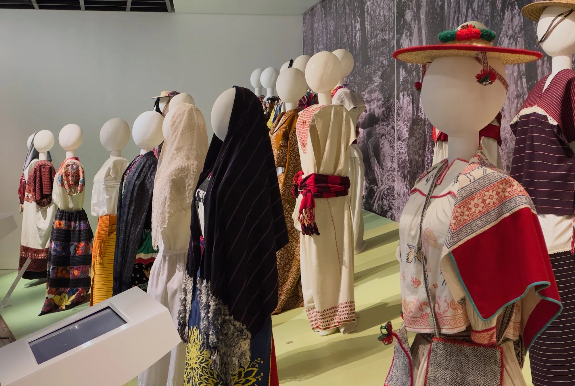 Mexico 2026 worker - 120 of 187.jpeg