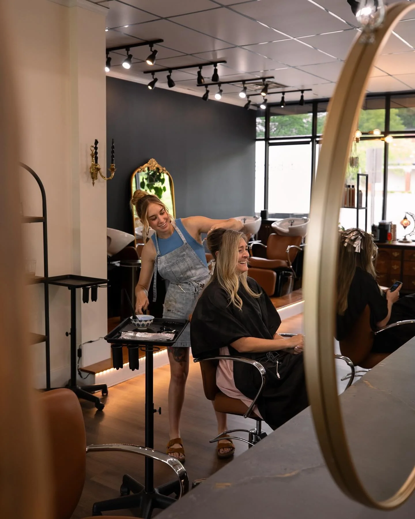 Salon life lately ✨
Halle kicking hair ass and taking names (and new clients 😉), cozy days on the shampoo deck 🫧, and peeks in the mirror at our favorite products @davinesofficial 🎀 

Both Halle and Natalie have some summertime availability! Follo