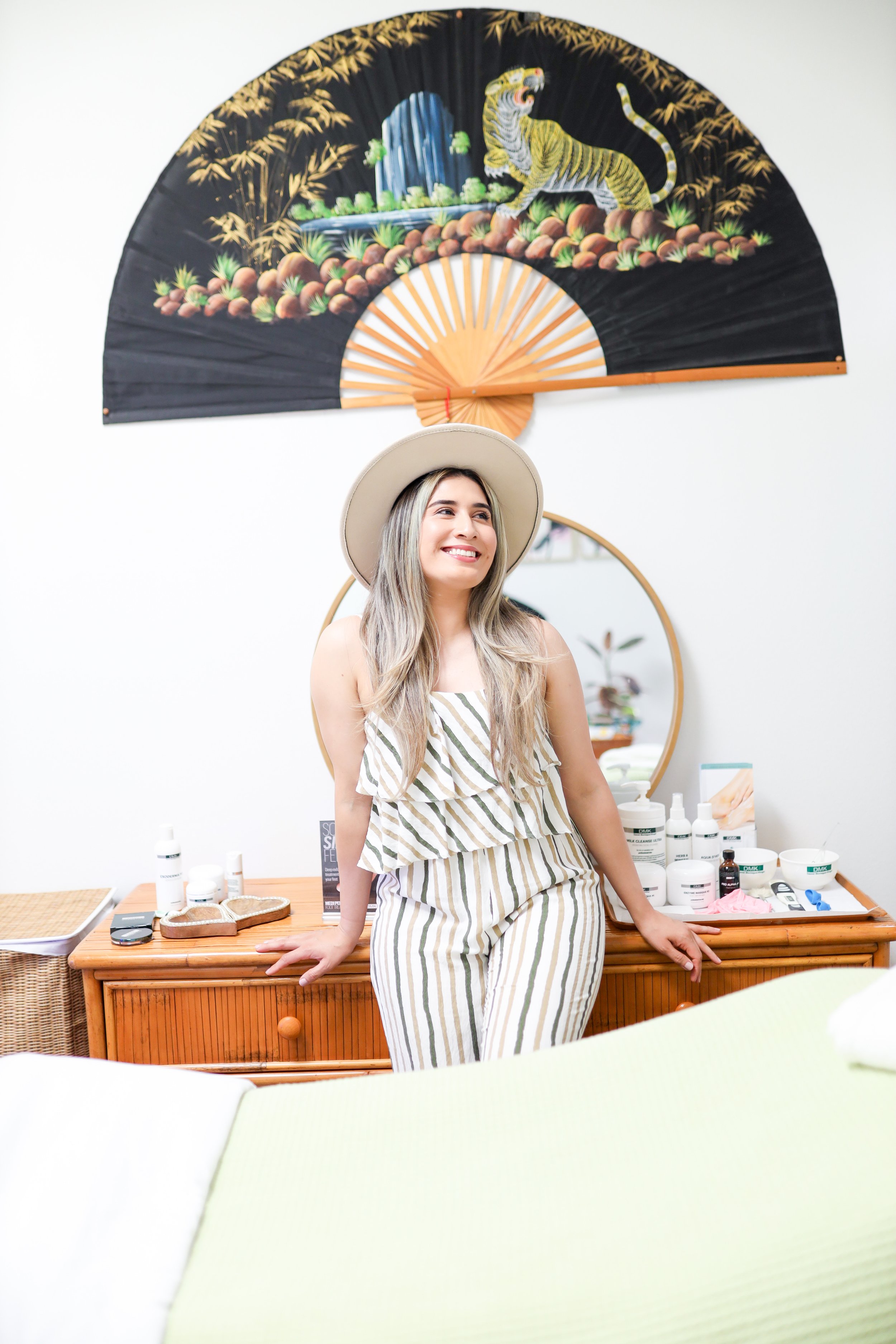 GRIS POSING IN A HAT IN TREATMENT ROOM
