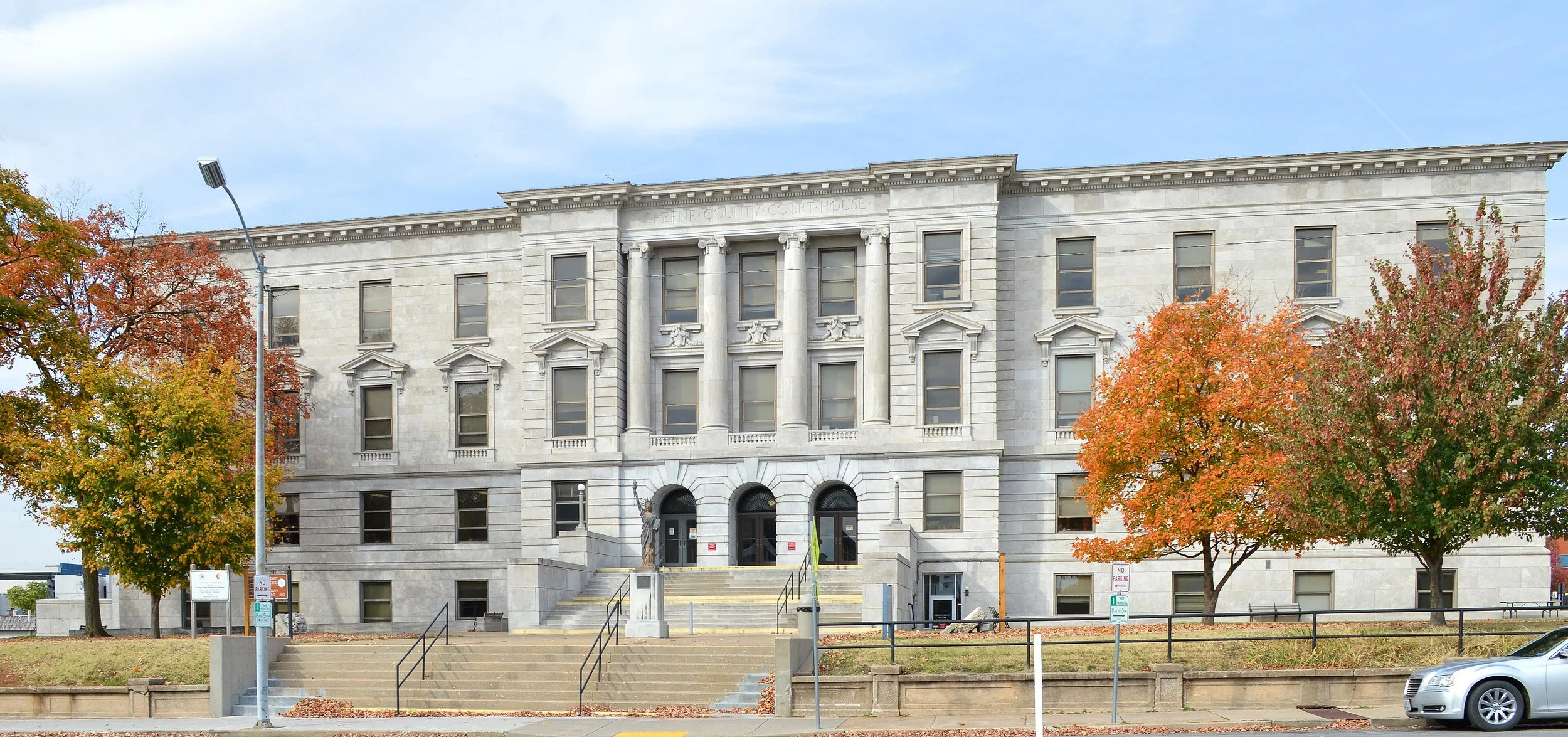 exterior photo depicting the historic Greene County Courthouse in Springfield, Missouri